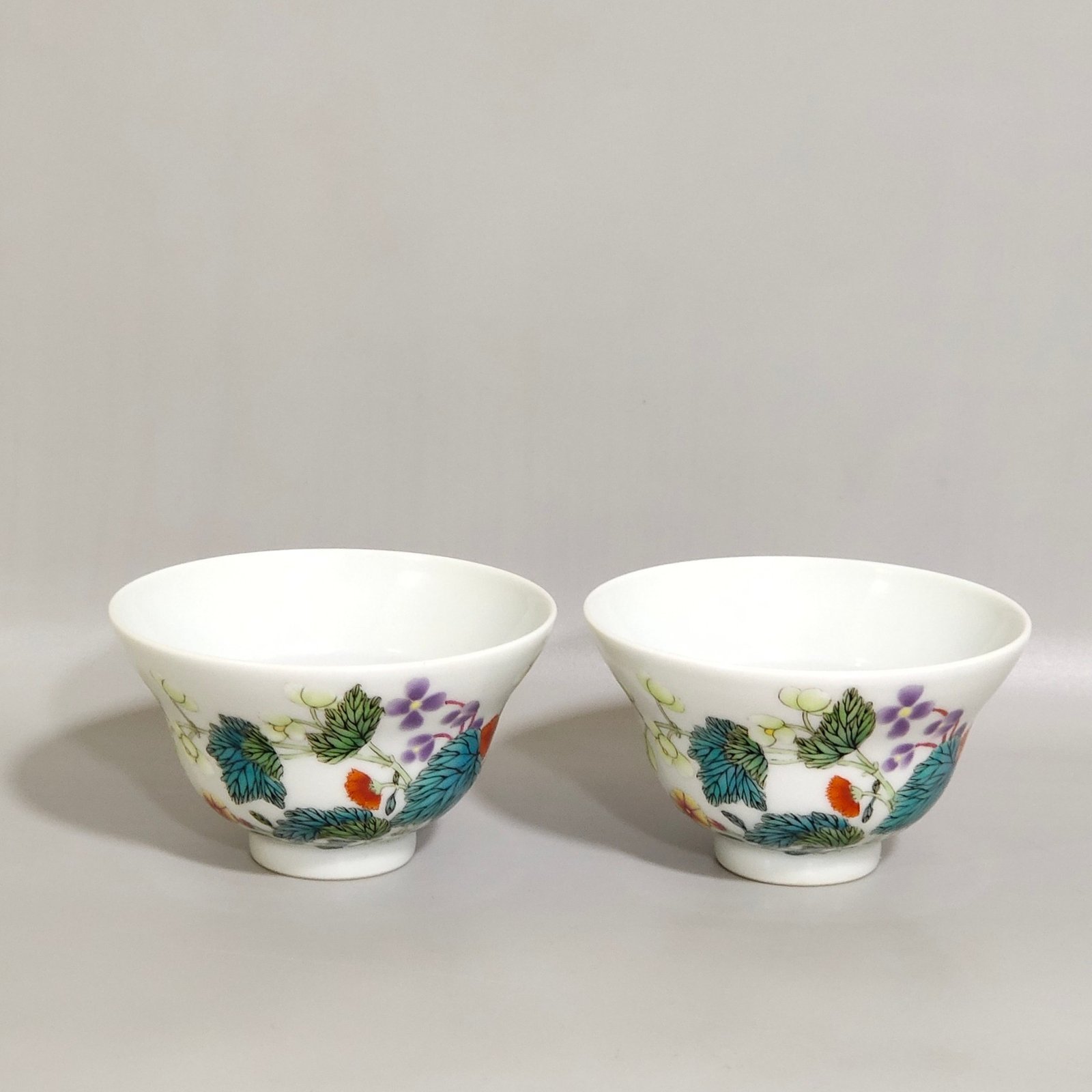 Qing Dynasty Yongzheng flower folding cup