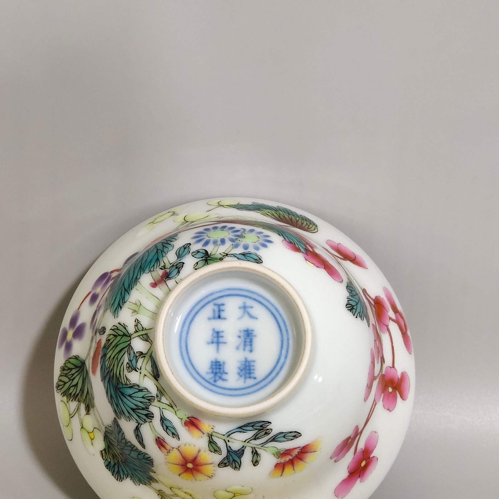 Qing Dynasty Yongzheng flower folding cup