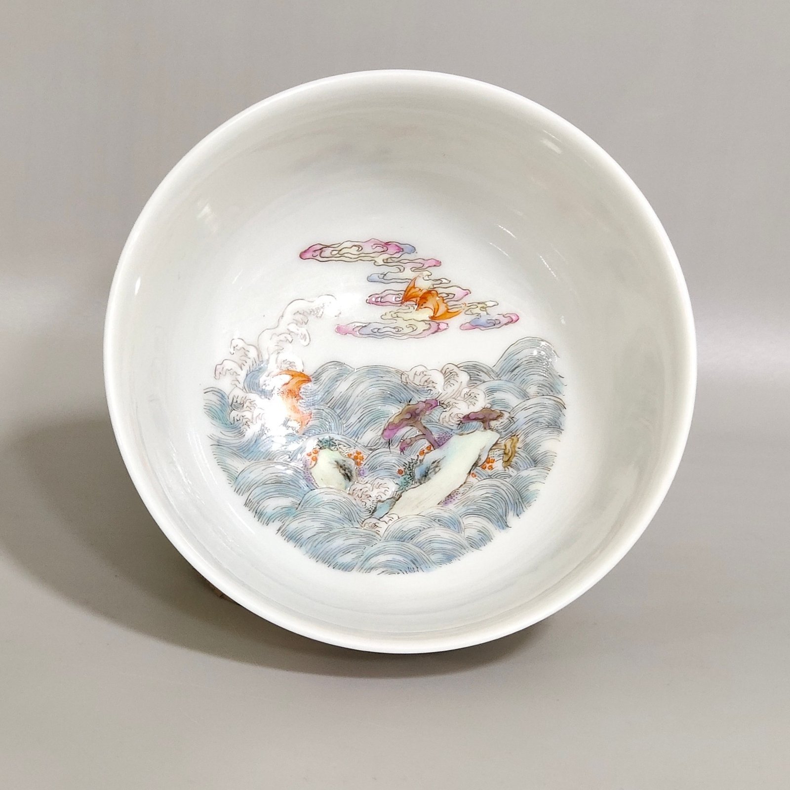 Qing Dynasty Yongzheng Flower Spring Swallow Painted Fushan Shouhai Cup