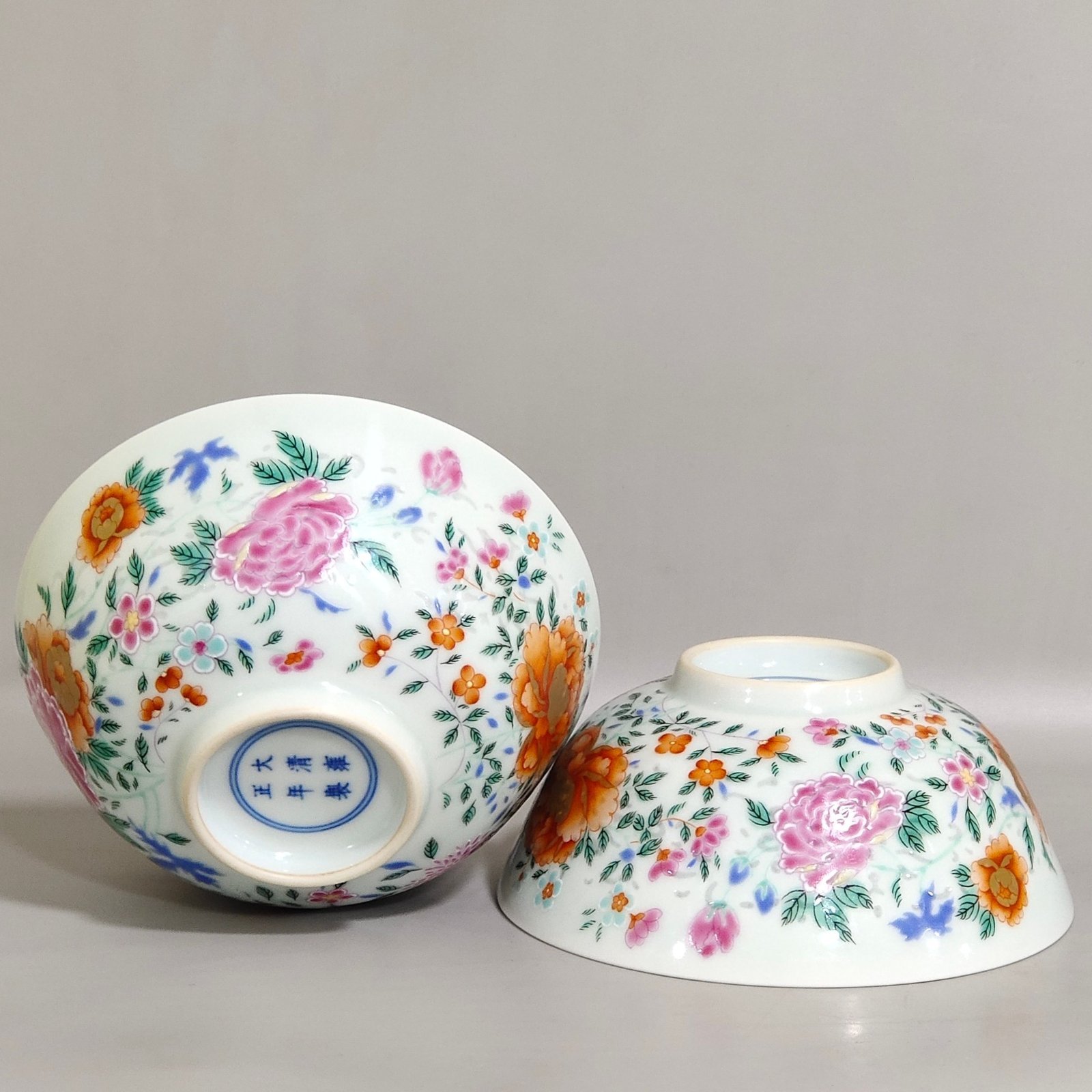 Qing Dynasty Yongzheng An exquisite floral bowl