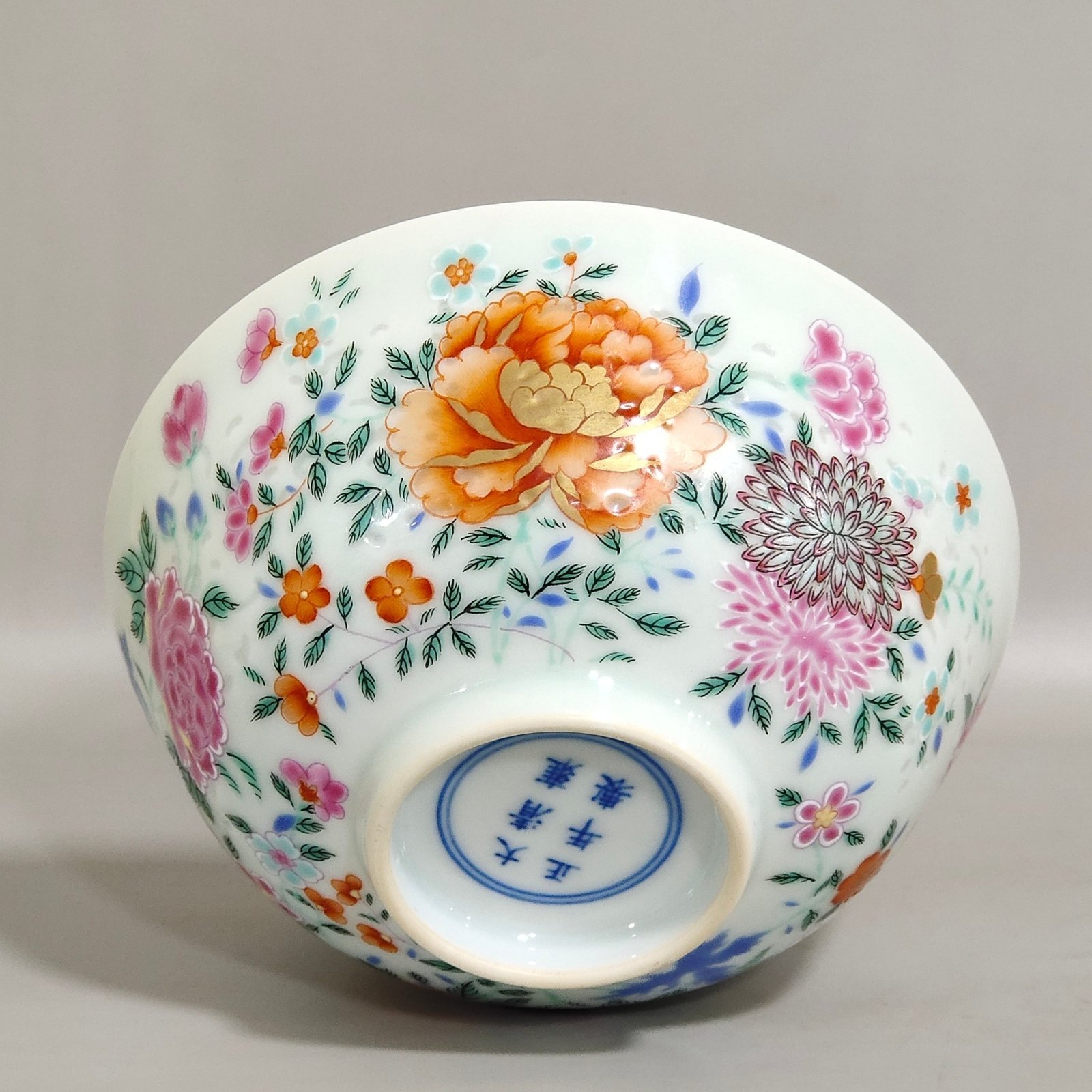 Qing Dynasty Yongzheng An exquisite floral bowl