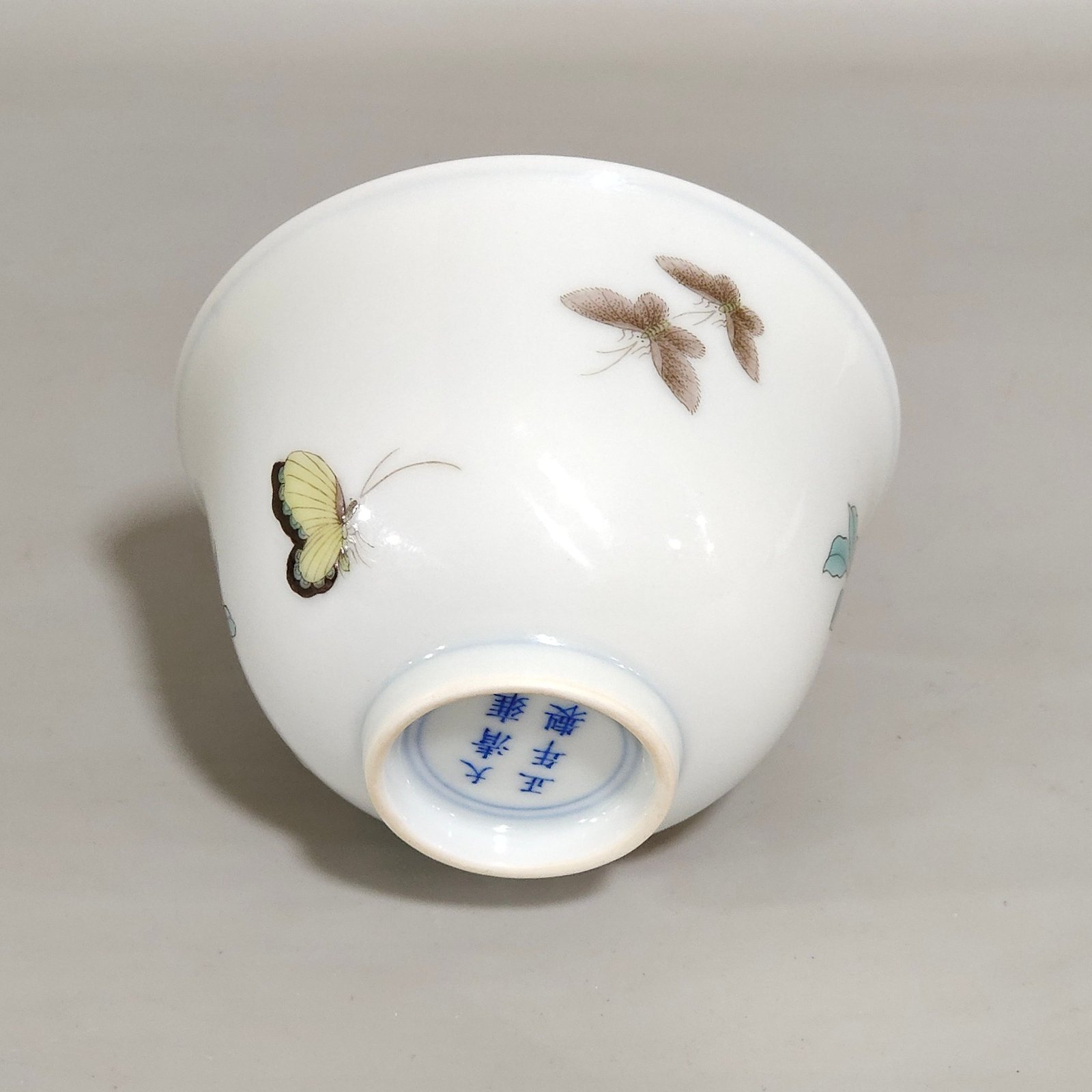 Qing Dynasty Yongzheng flower and butterfly cup