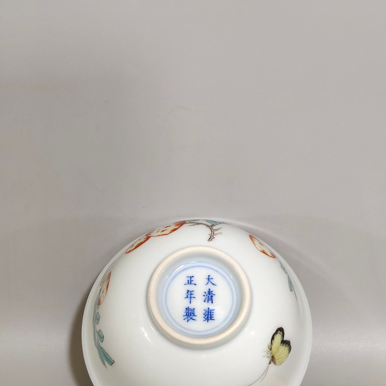 Qing Dynasty Yongzheng flower and butterfly cup