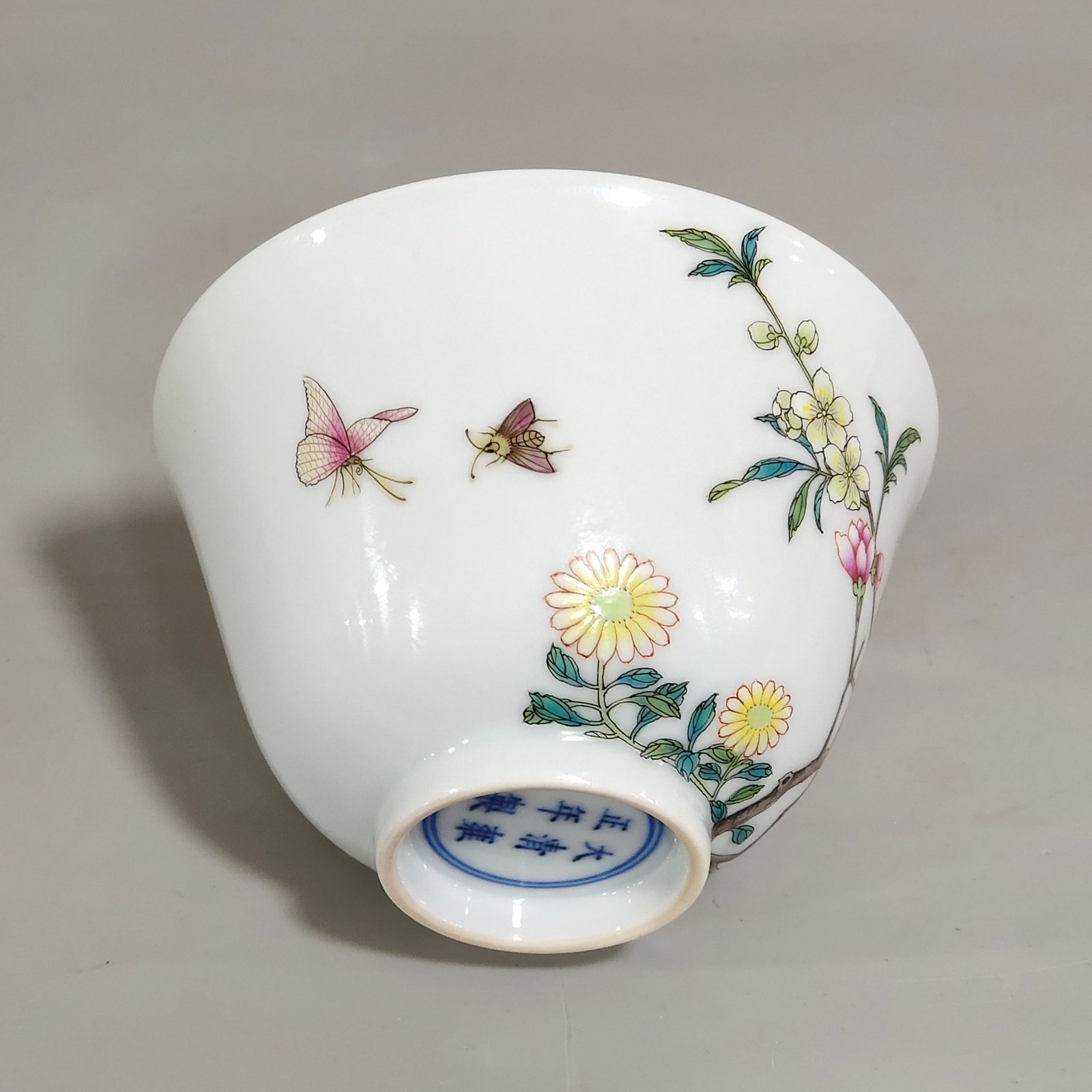 Qing Dynasty Yongzheng flower and butterfly cup