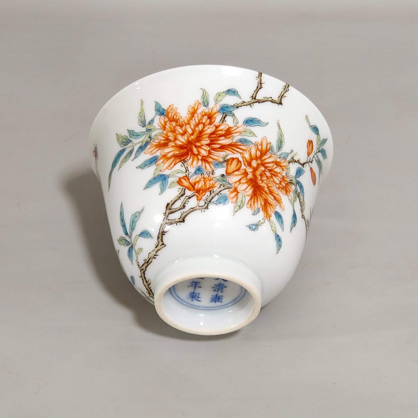 Qing Dynasty Yongzheng flower wall cup
