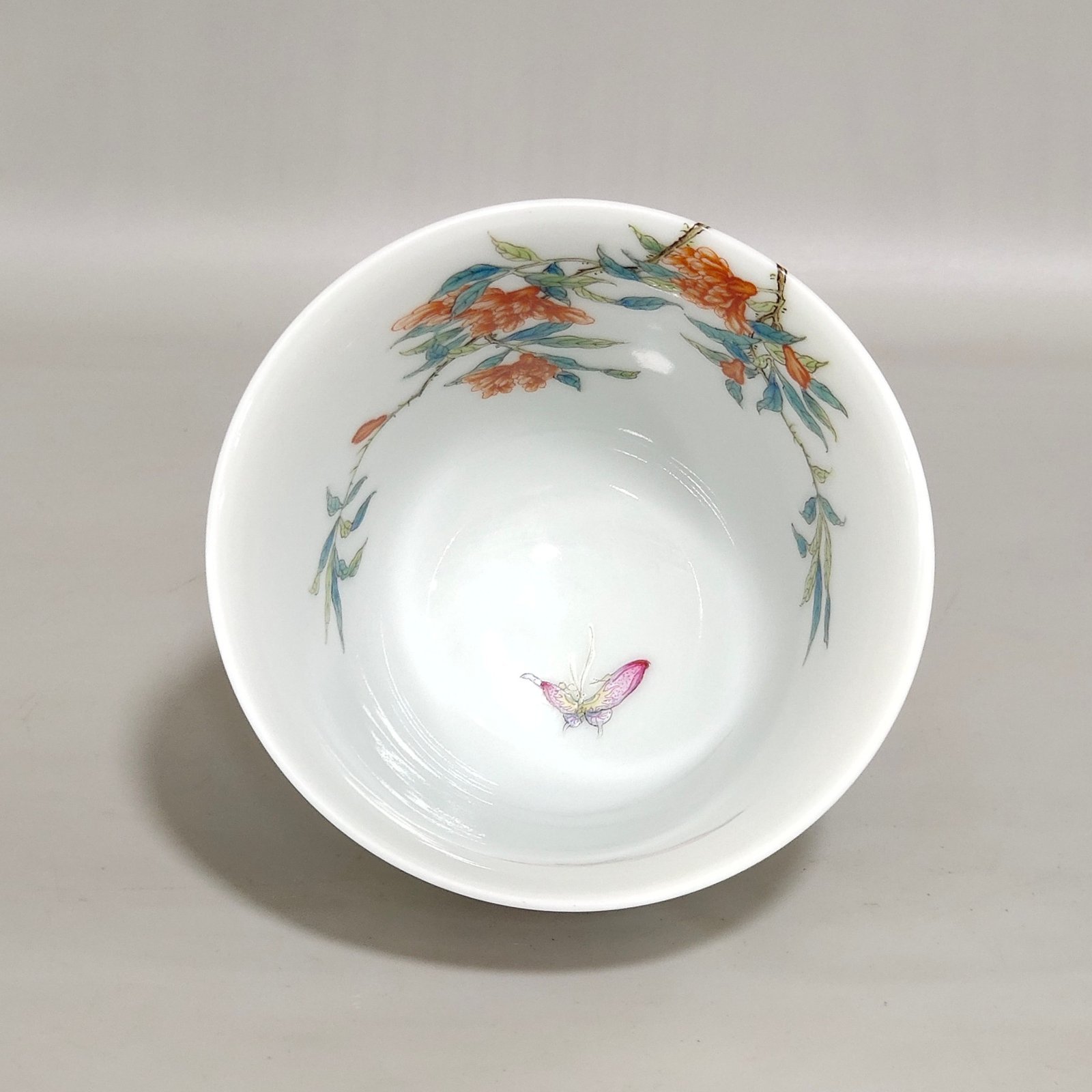 Qing Dynasty Yongzheng flower wall cup