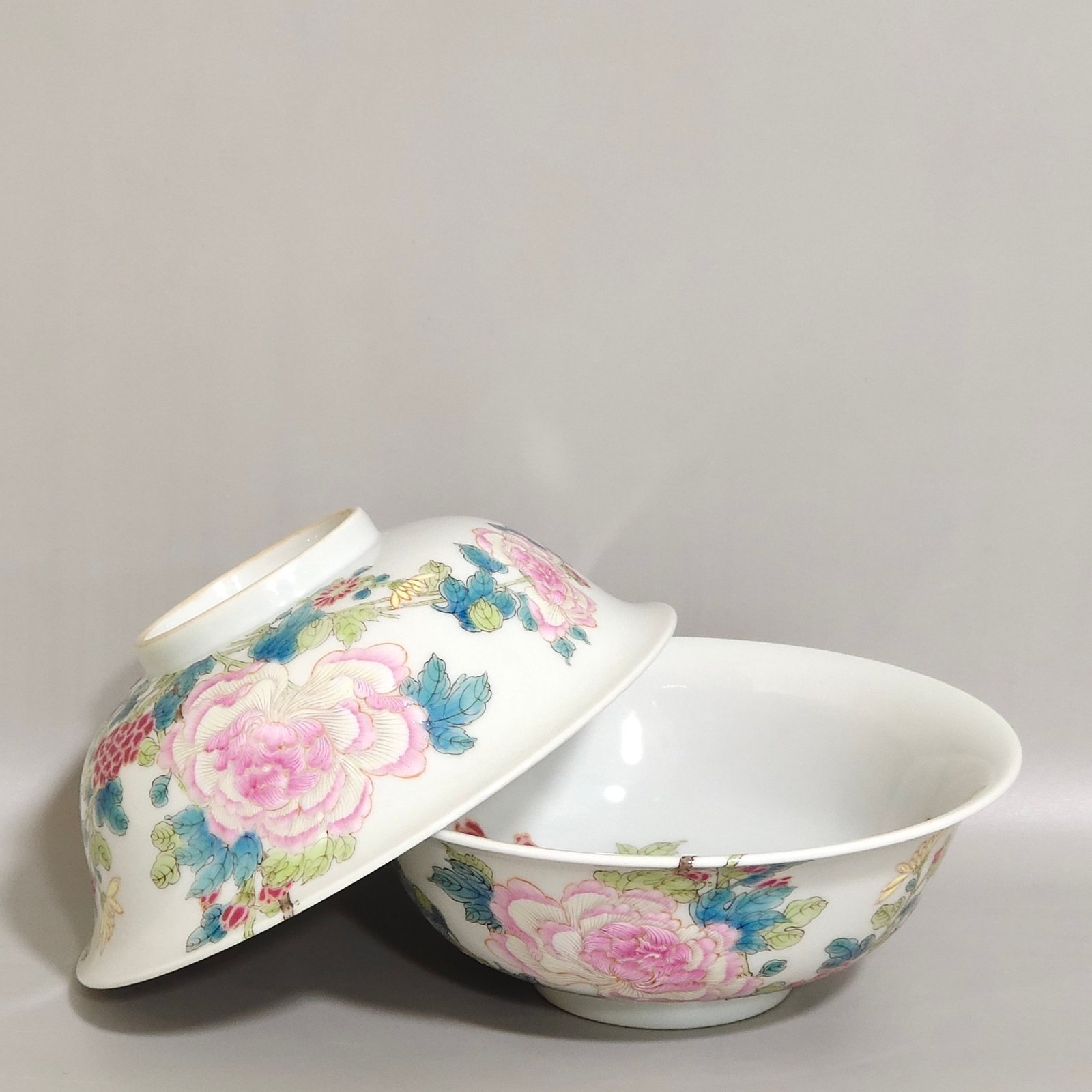 Qing Dynasty Yongzheng flower wall bowl