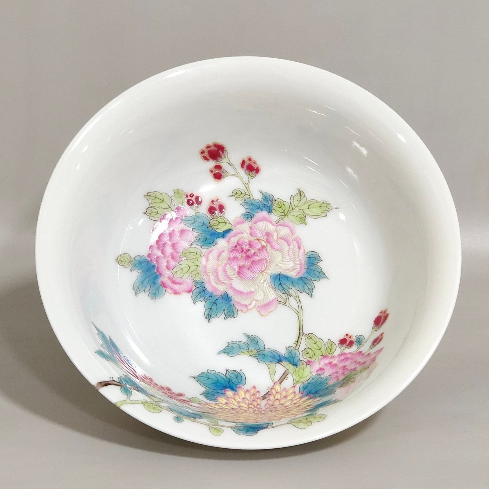 Qing Dynasty Yongzheng flower wall bowl