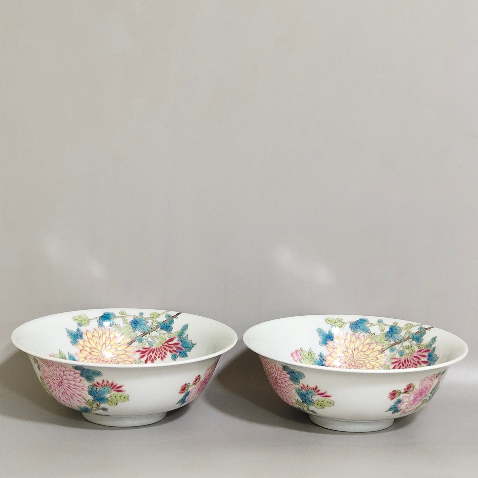 Qing Dynasty Yongzheng flower wall bowl