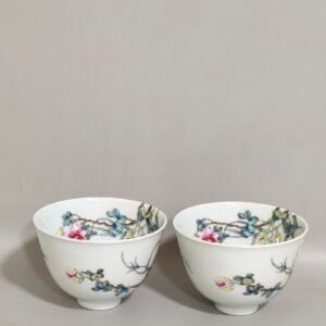 Qing Dynasty Yongzheng flower branch butterfly cup