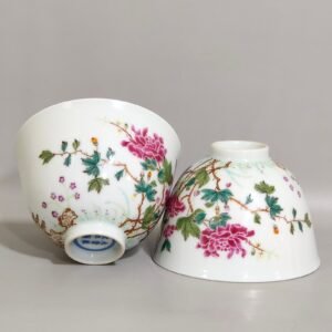 Qing Dynasty Yongzheng flower branch butterfly cup