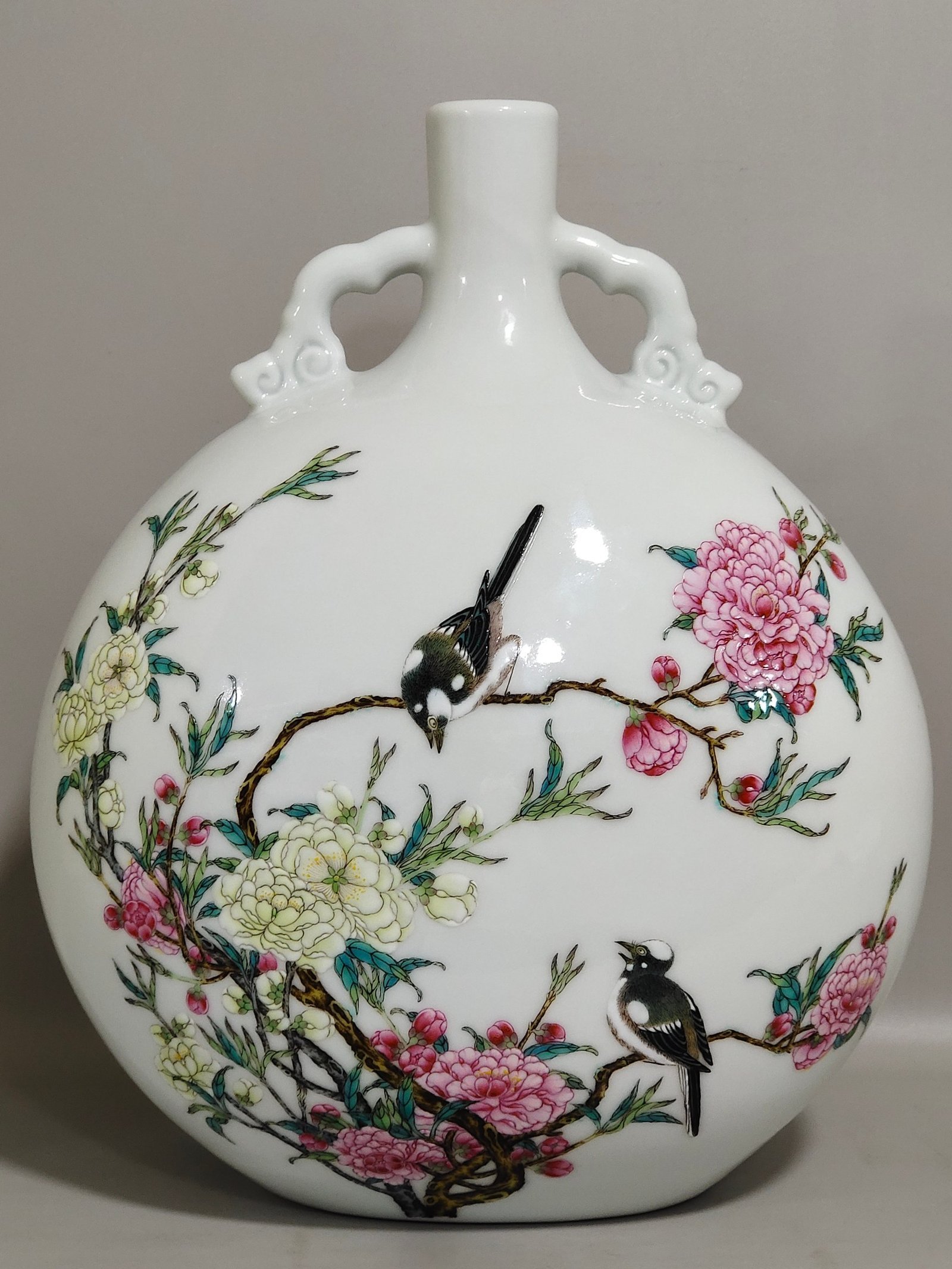 Qing Dynasty Yongzheng Flower and Bird Holding Moon Vase