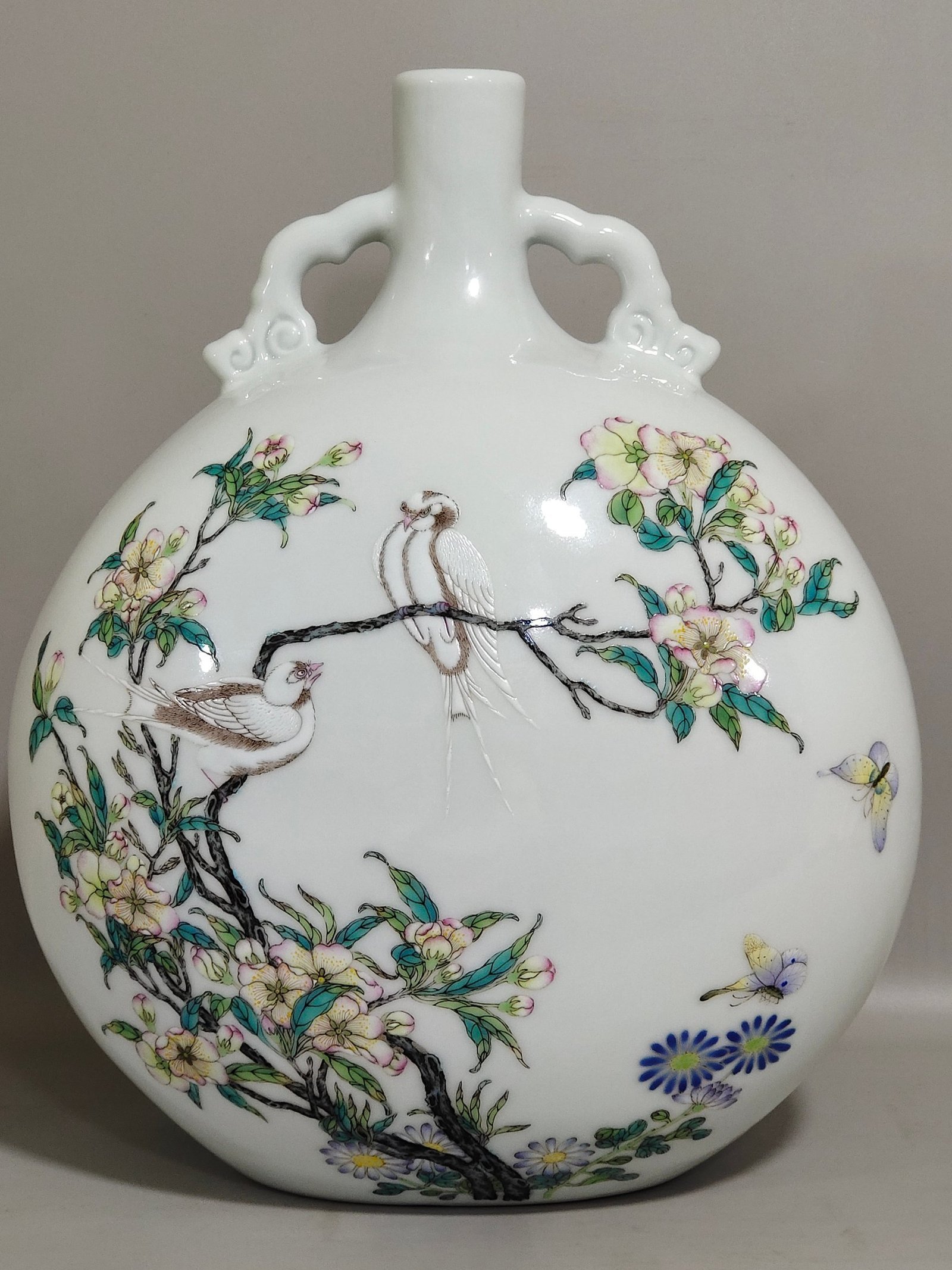 Qing Dynasty Yongzheng Flower and Bird Holding Moon Vase