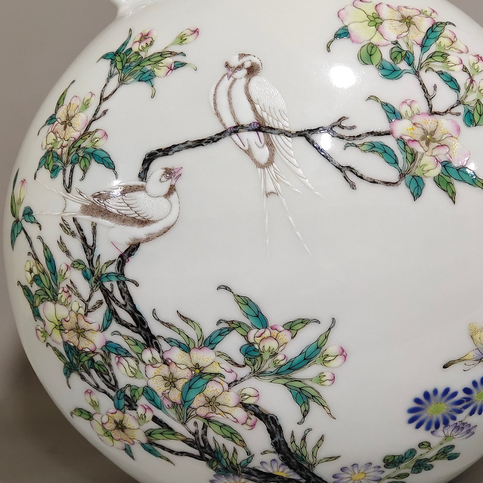 Qing Dynasty Yongzheng Flower and Bird Holding Moon Vase