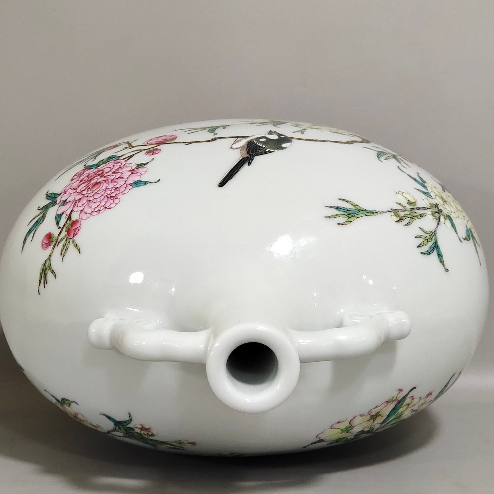 Qing Dynasty Yongzheng Flower and Bird Holding Moon Vase