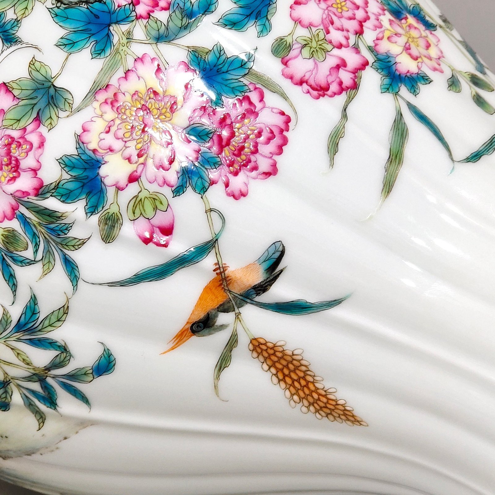 Qing Dynasty Yongzheng Flower Bird and Melon vase