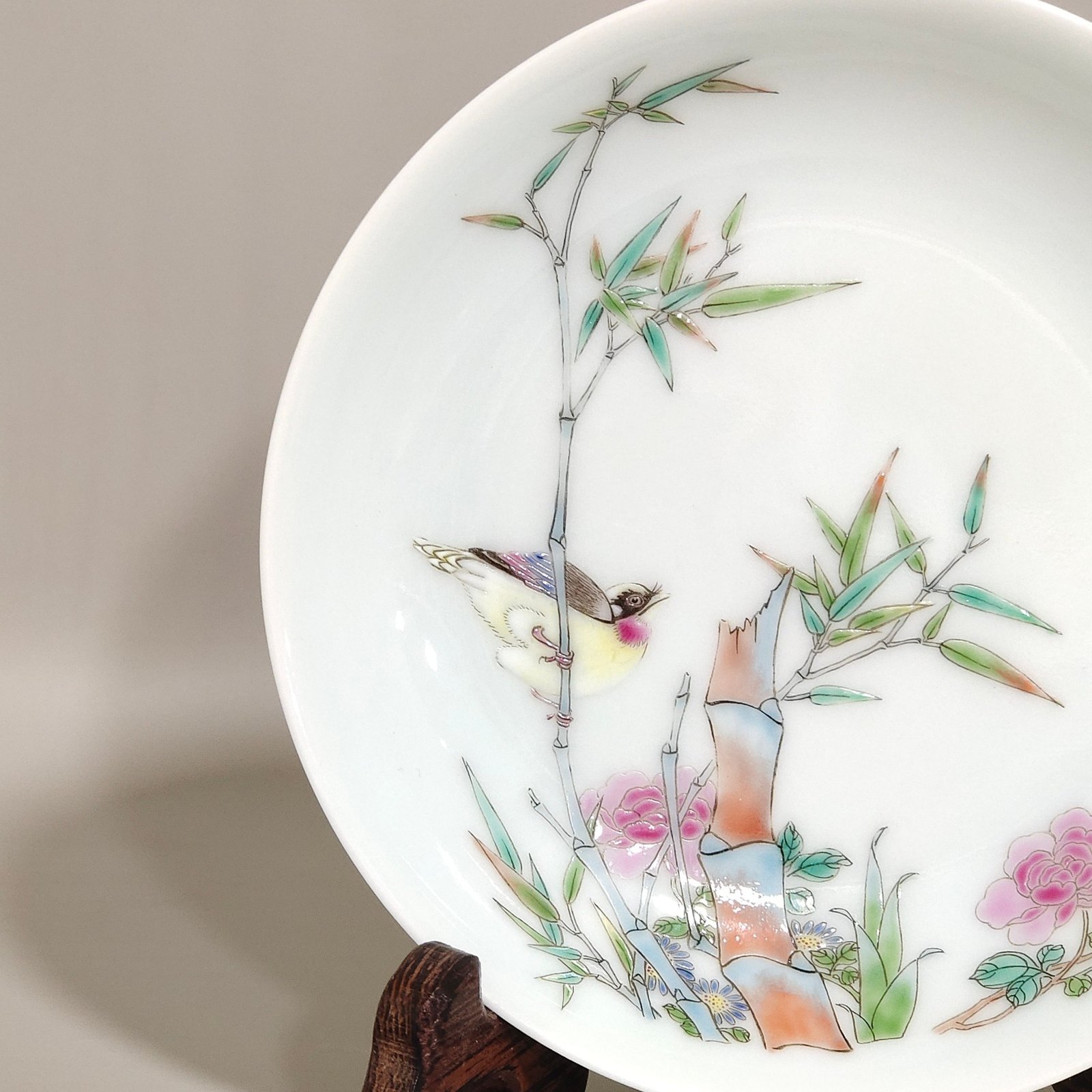 Qing Dynasty Yongzheng flower and bird dish