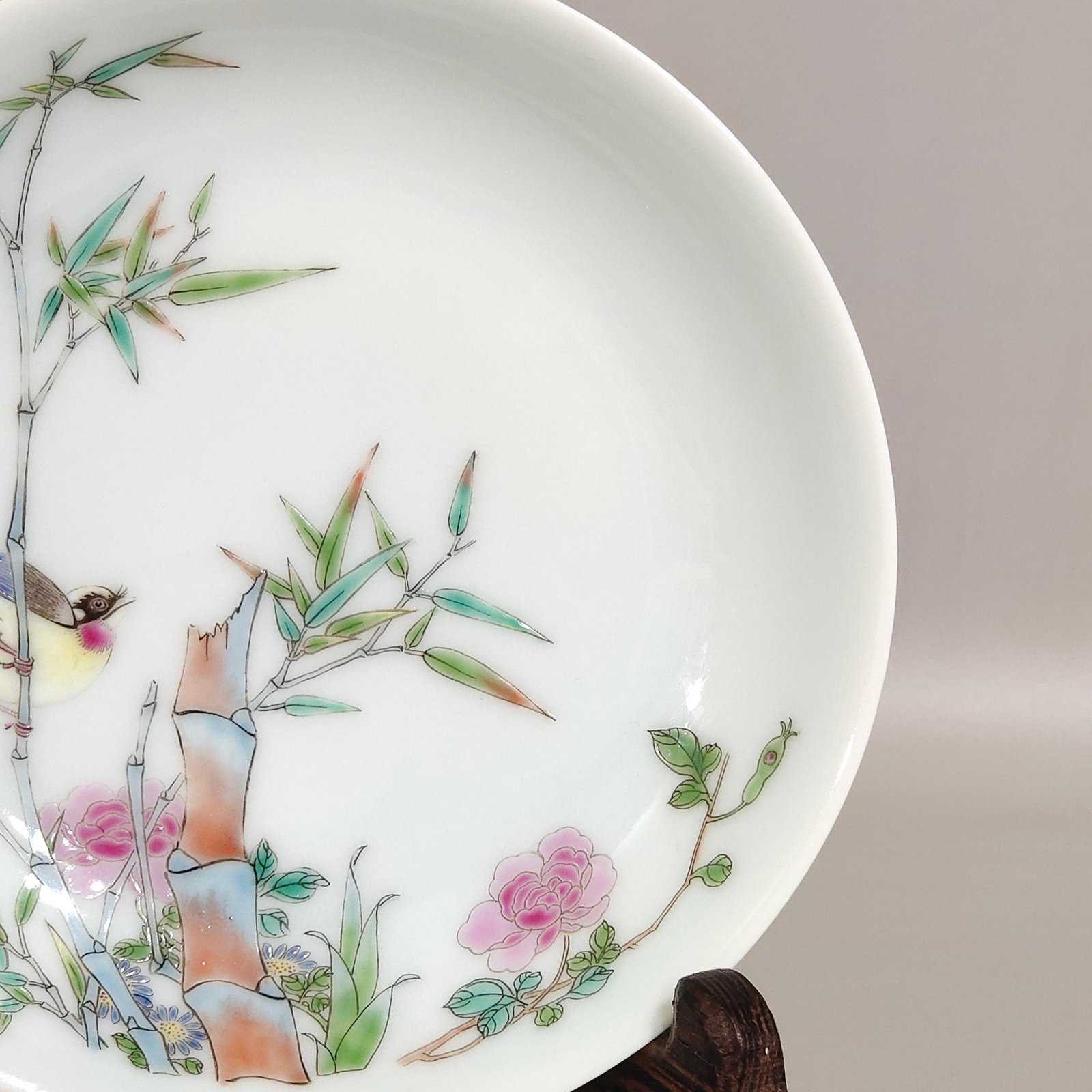 Qing Dynasty Yongzheng flower and bird dish
