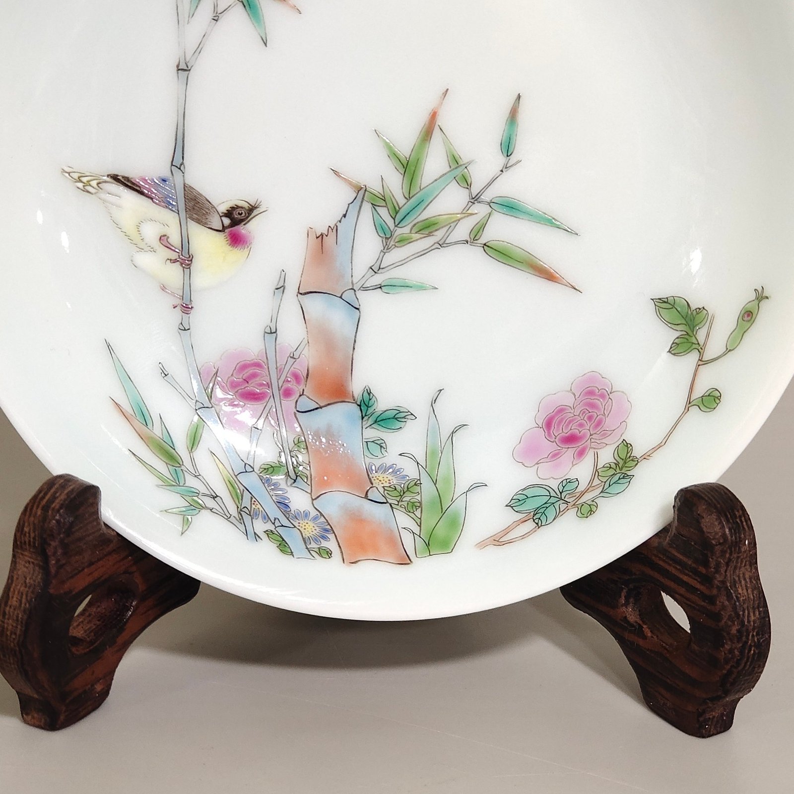 Qing Dynasty Yongzheng flower and bird dish