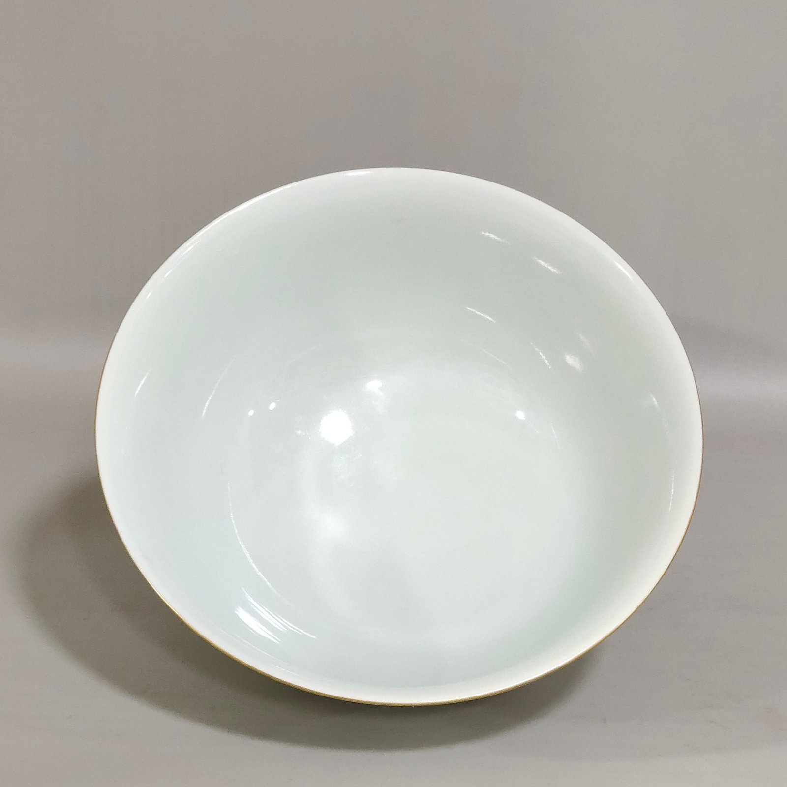 Qing Dynasty Yongzheng flower and bird bowl