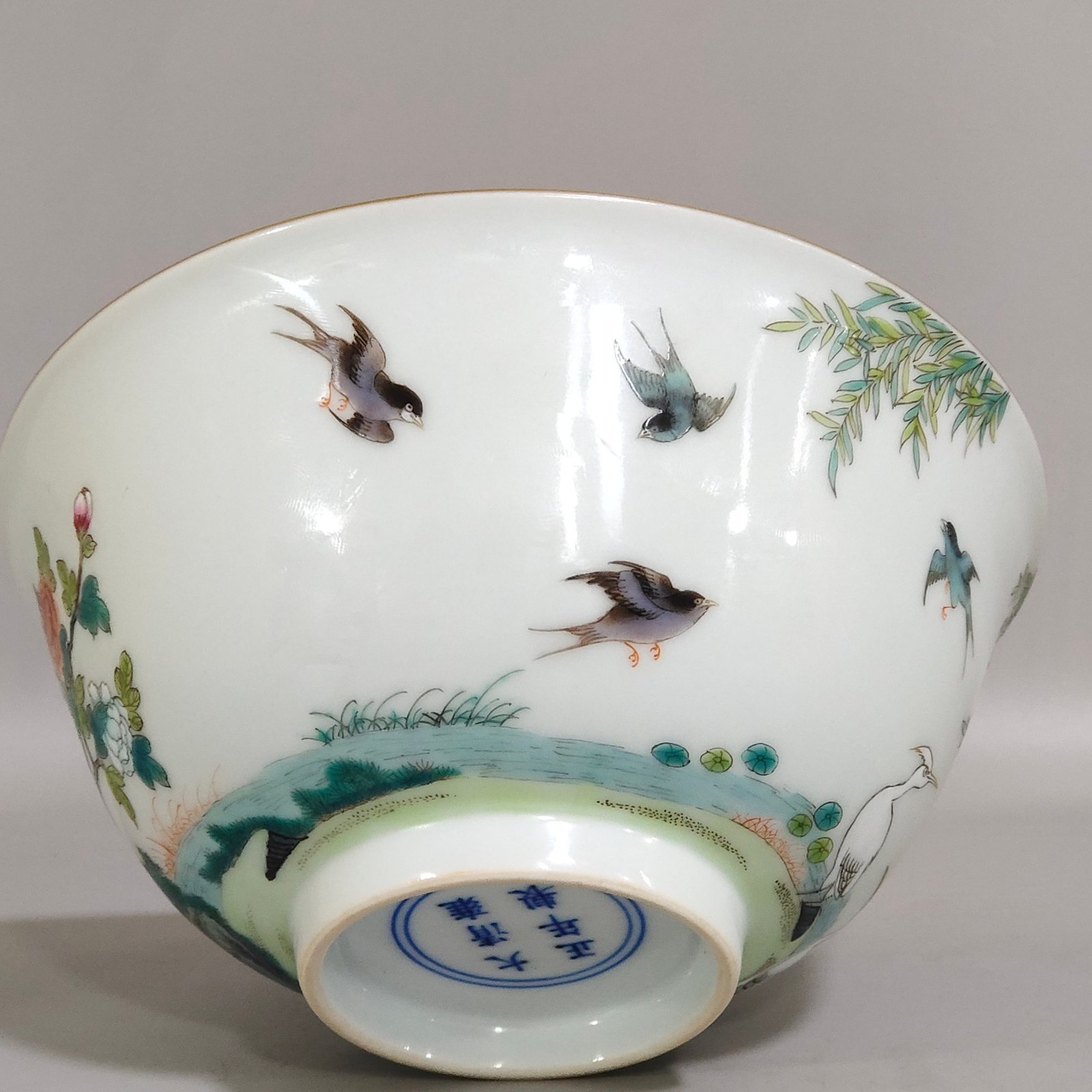 Qing Dynasty Yongzheng flower and bird bowl