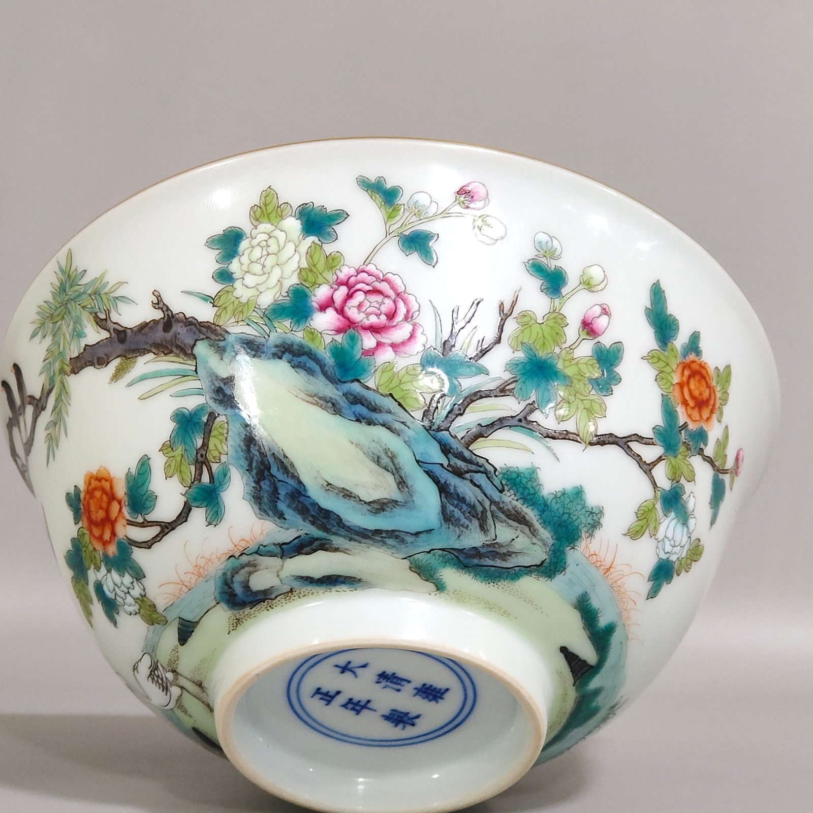 Qing Dynasty Yongzheng flower and bird bowl