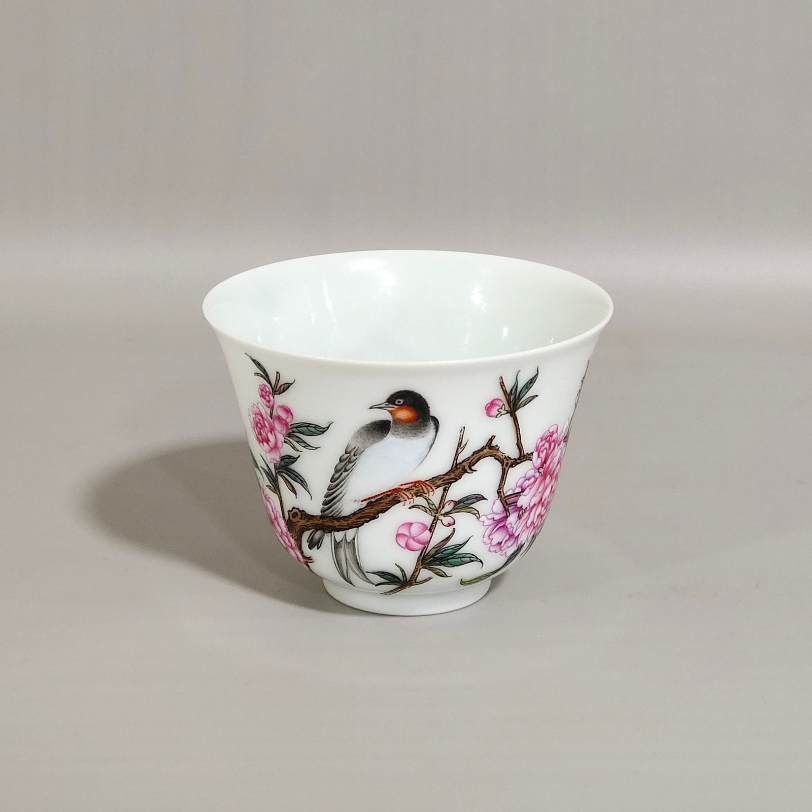 Qing Dynasty Yongzheng flower and bird thin cup