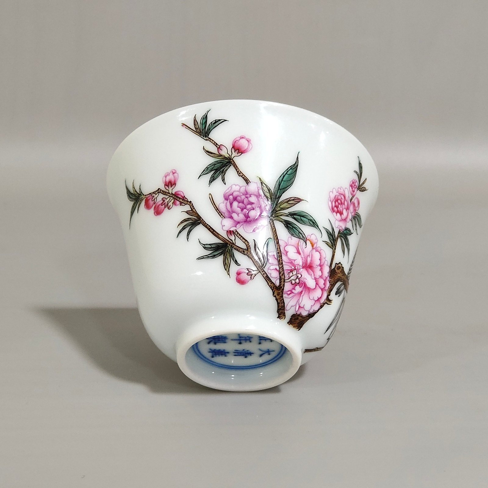 Qing Dynasty Yongzheng flower and bird thin cup