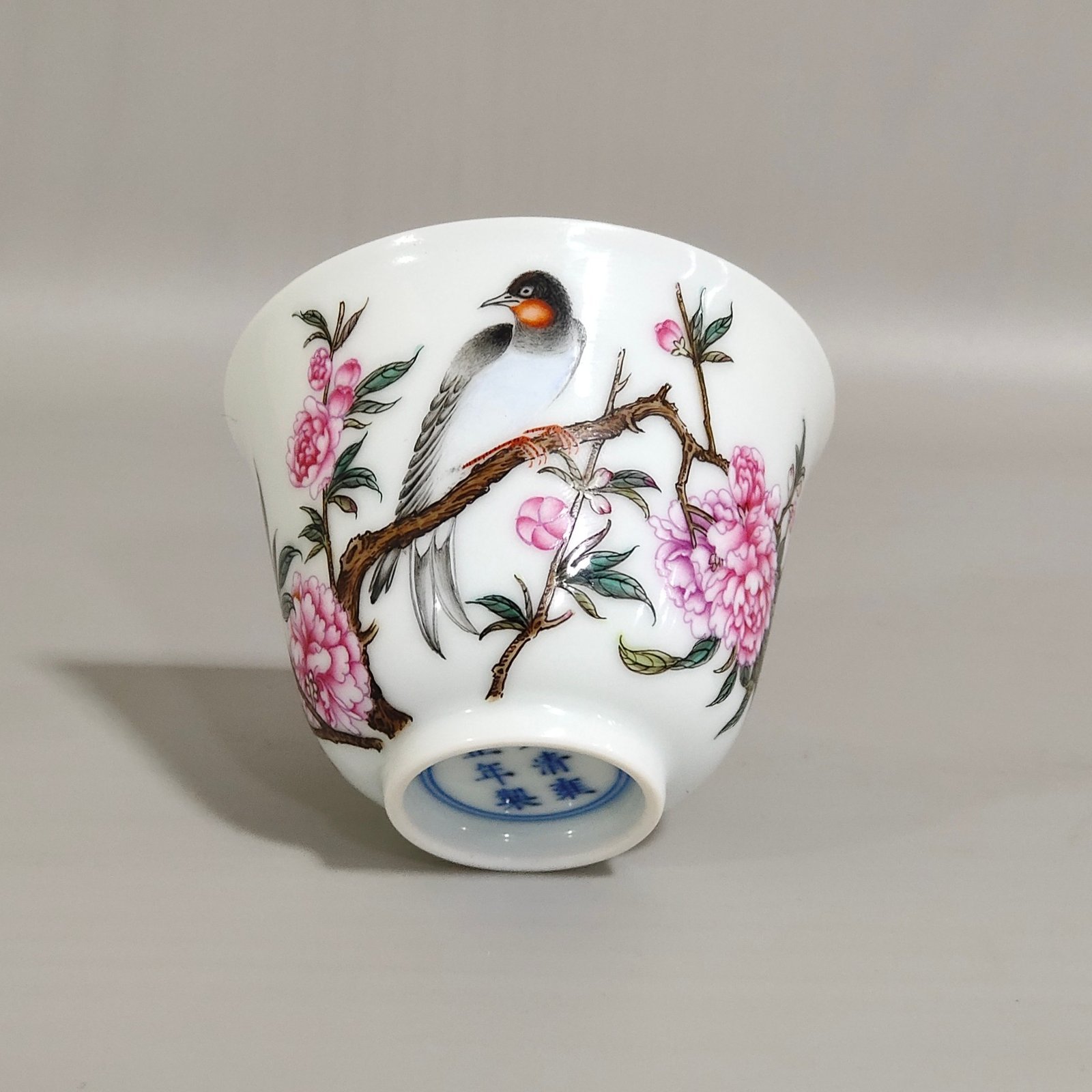 Qing Dynasty Yongzheng flower and bird thin cup