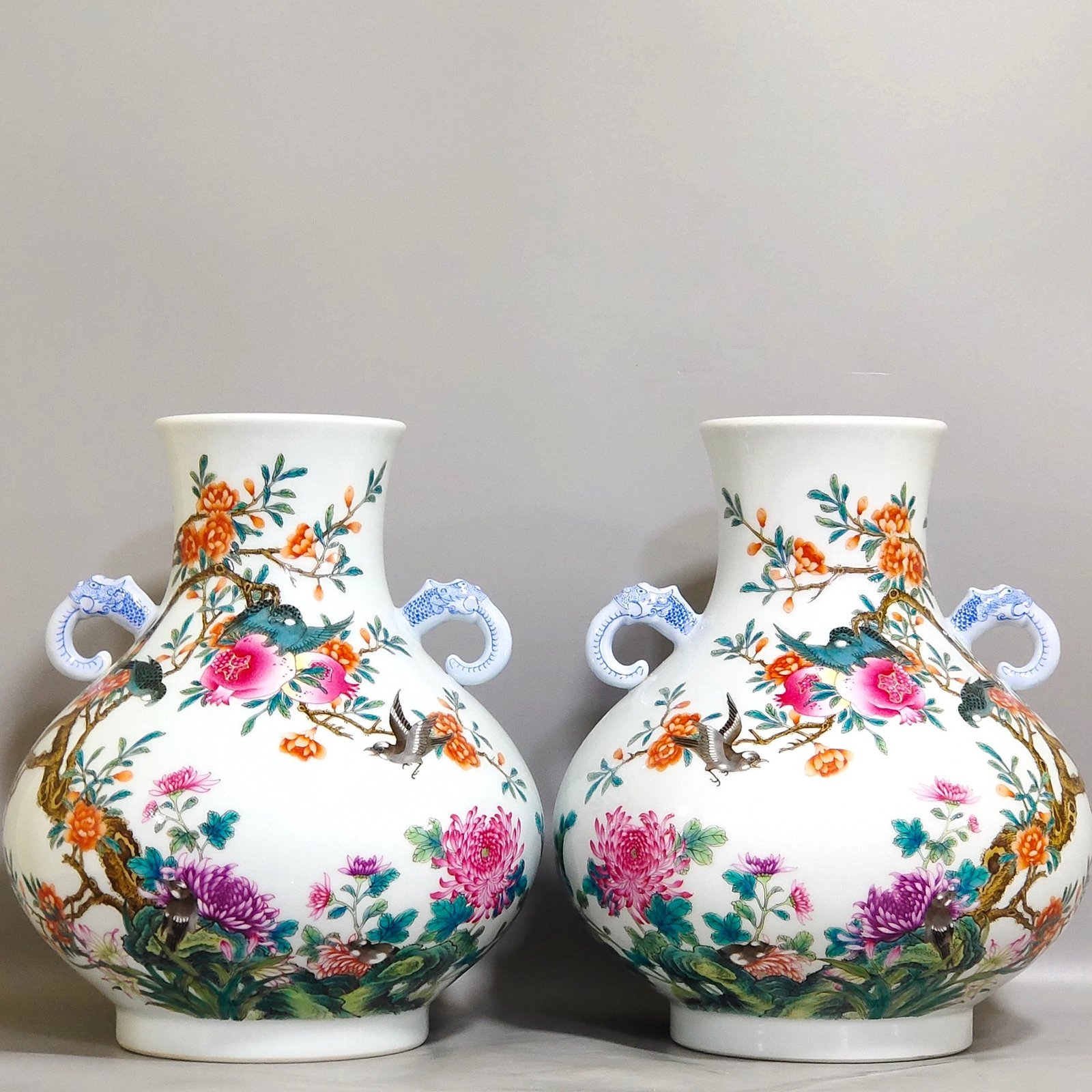 Qing Dynasty Yongzheng flower bird elephant and ear vase