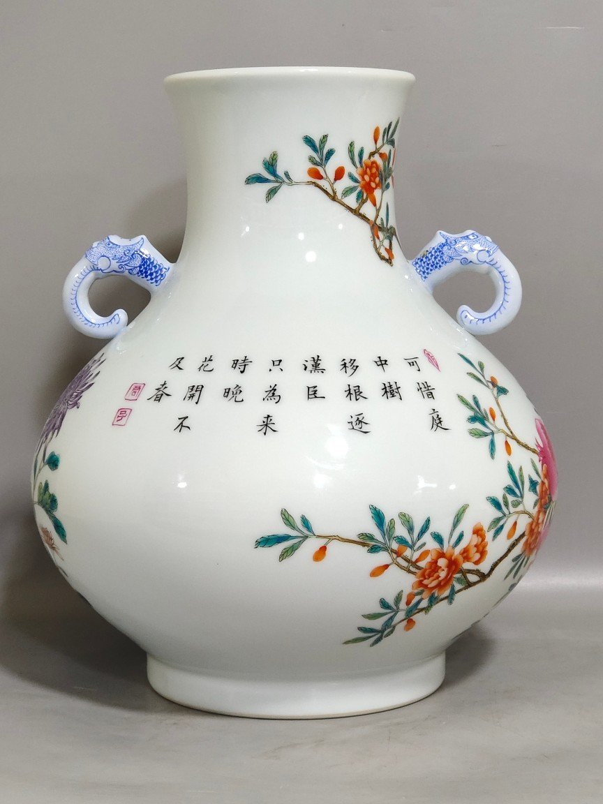 Qing Dynasty Yongzheng flower bird elephant and ear vase