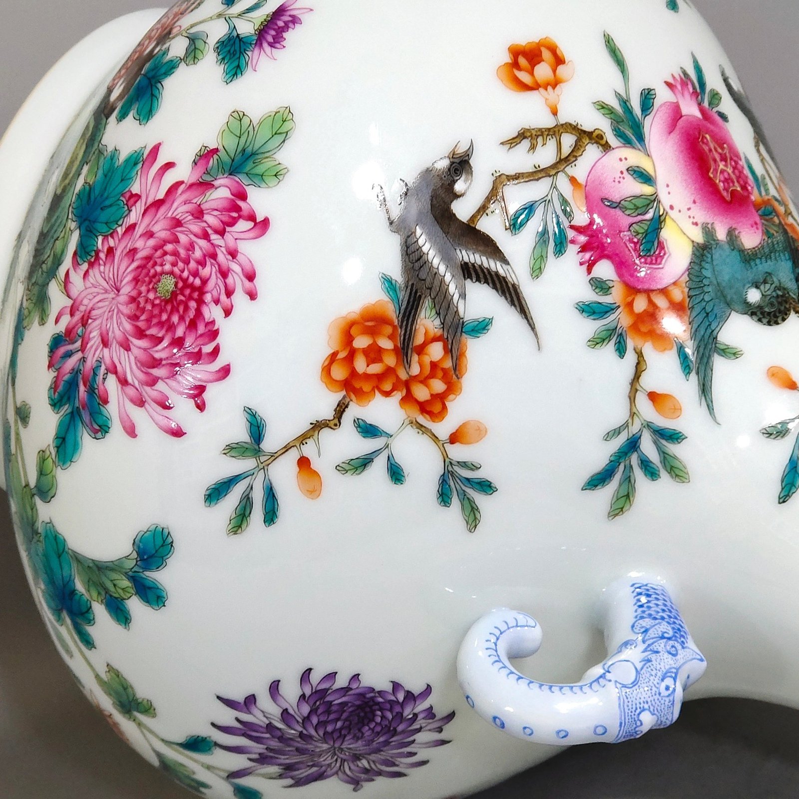 Qing Dynasty Yongzheng flower bird elephant and ear vase