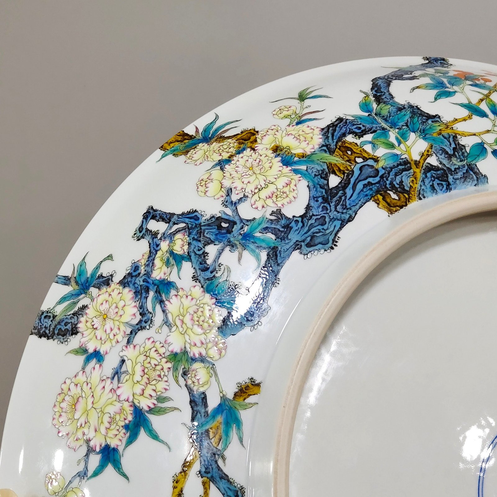 Qing Dynasty Yongzheng Flower and Bird Wall Tray
