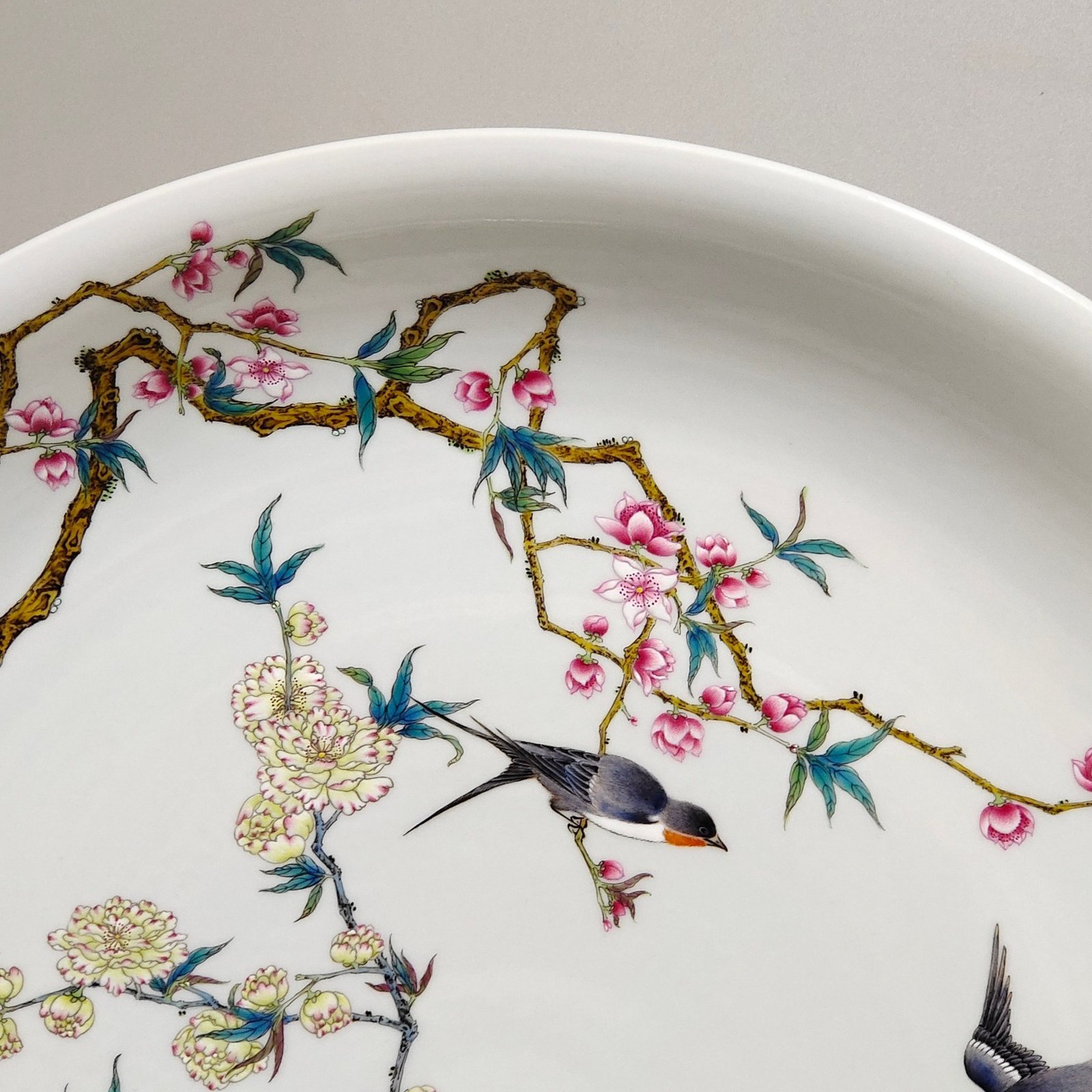 Qing Dynasty Yongzheng Flower and Bird Wall Tray