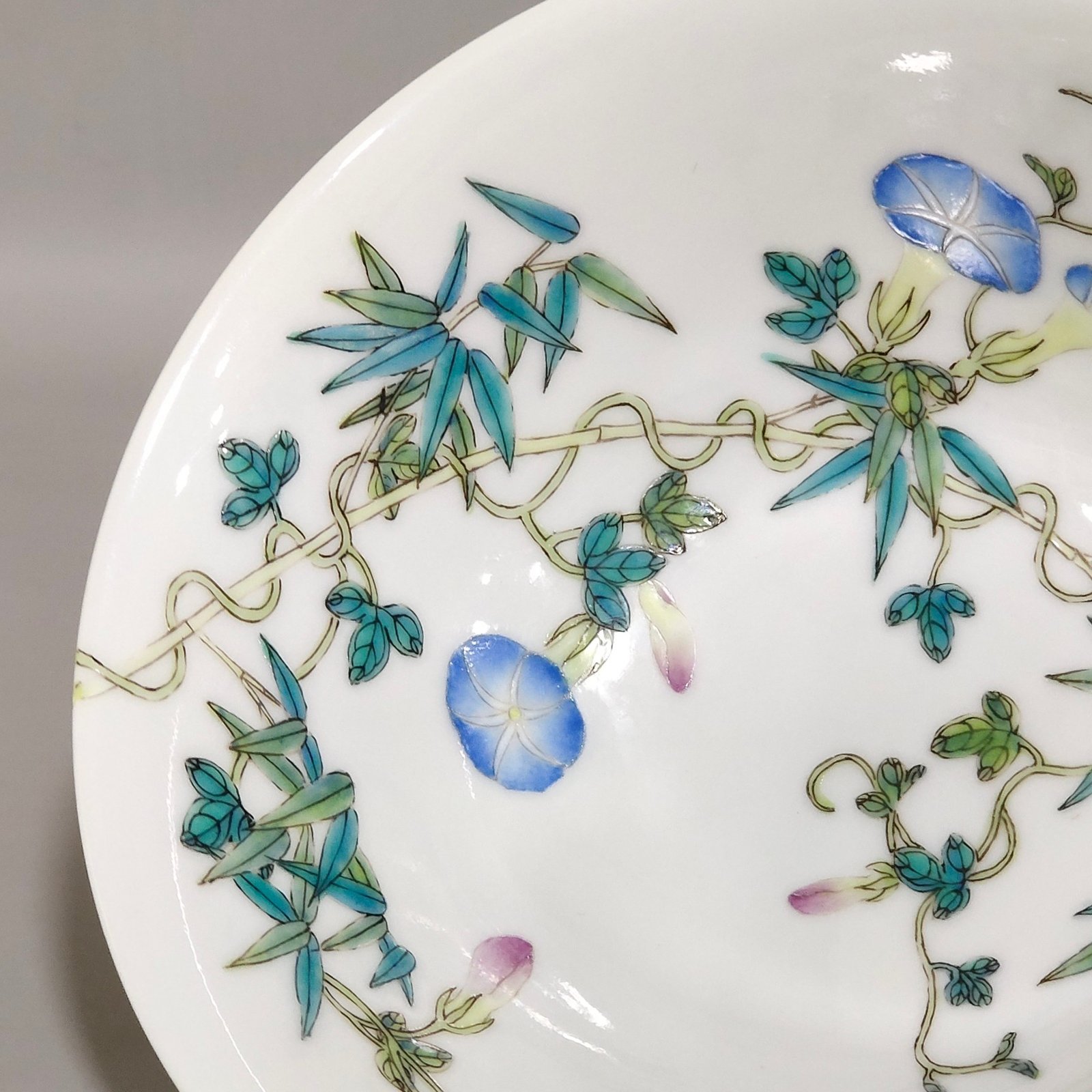 Qing Dynasty Yongzheng flower and bird wall bamboo hat bowl