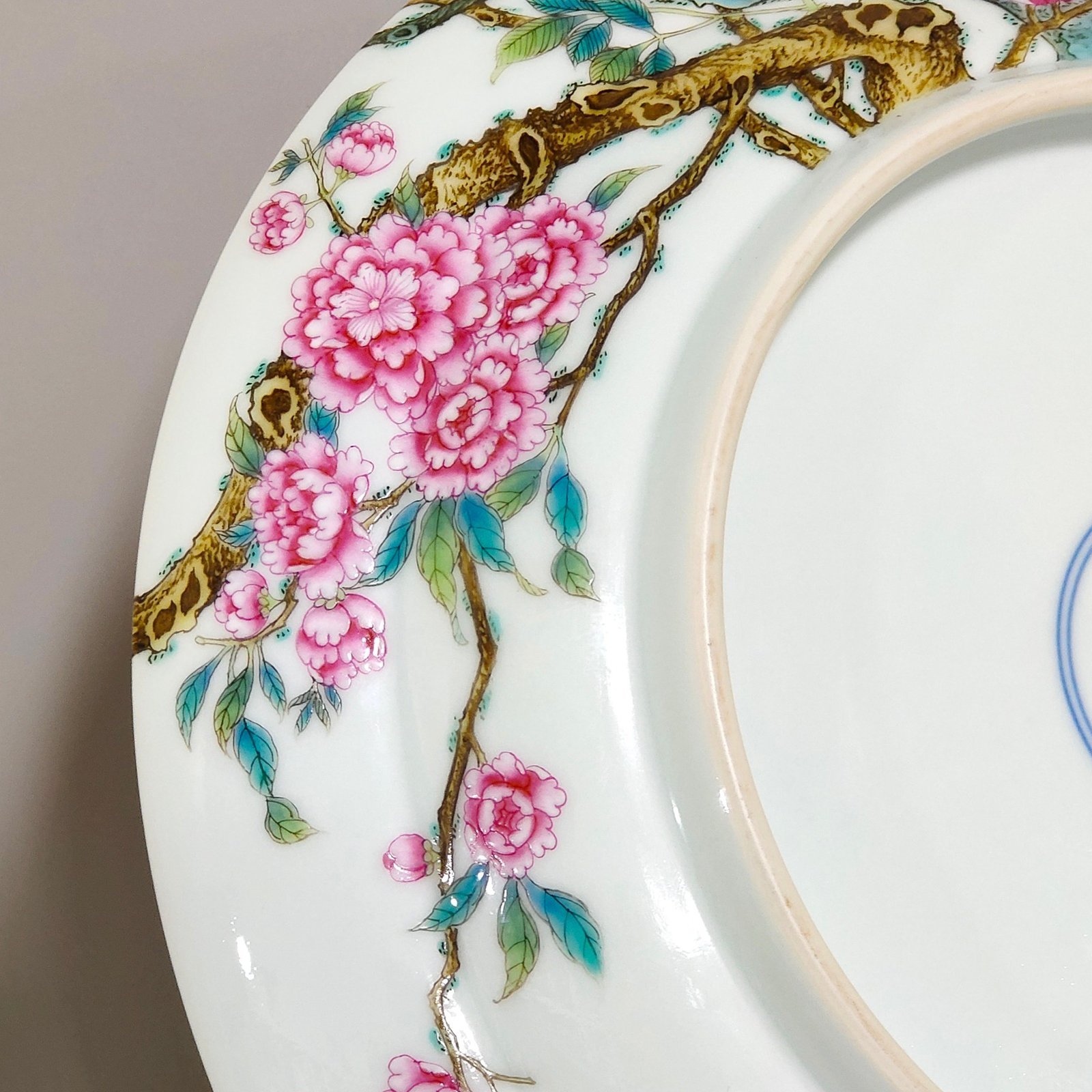 Qing Dynasty Yongzheng flower and bird wall plate
