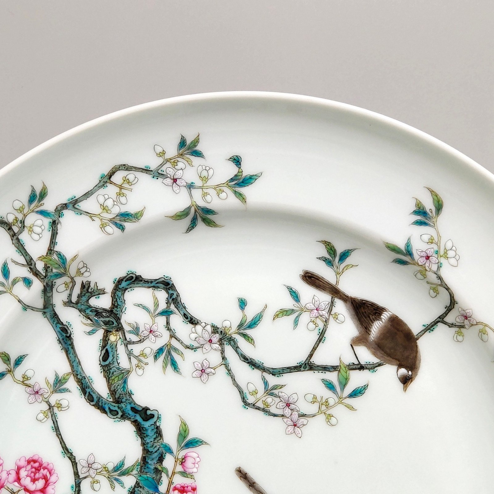 Qing Dynasty Yongzheng flower and bird wall plate