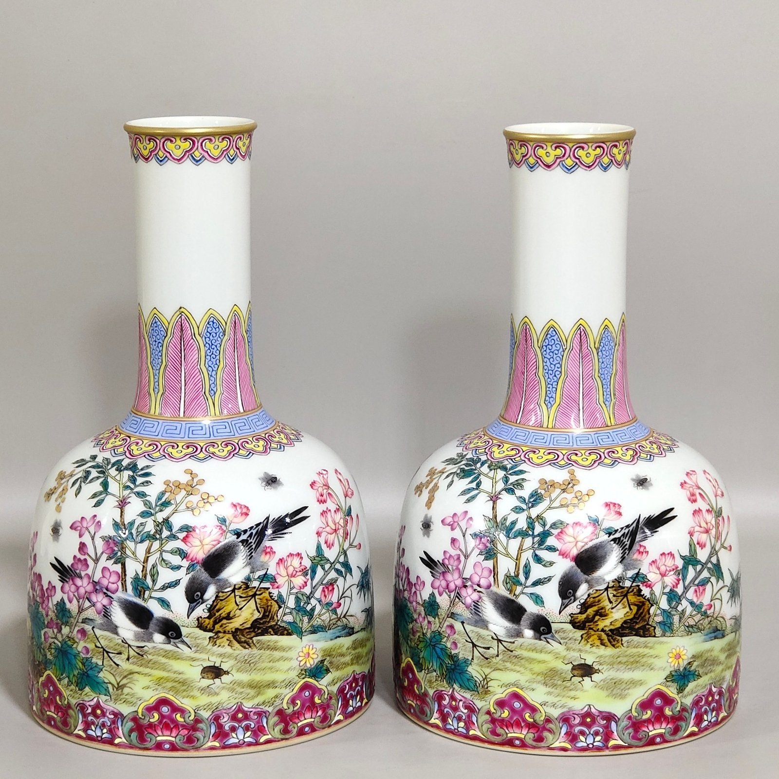 Qing Dynasty Yongzheng poems about flowers and birds bell statue