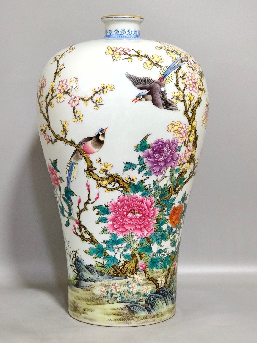 Qing Dynasty Yongzheng poems on flowers and birds plum vase