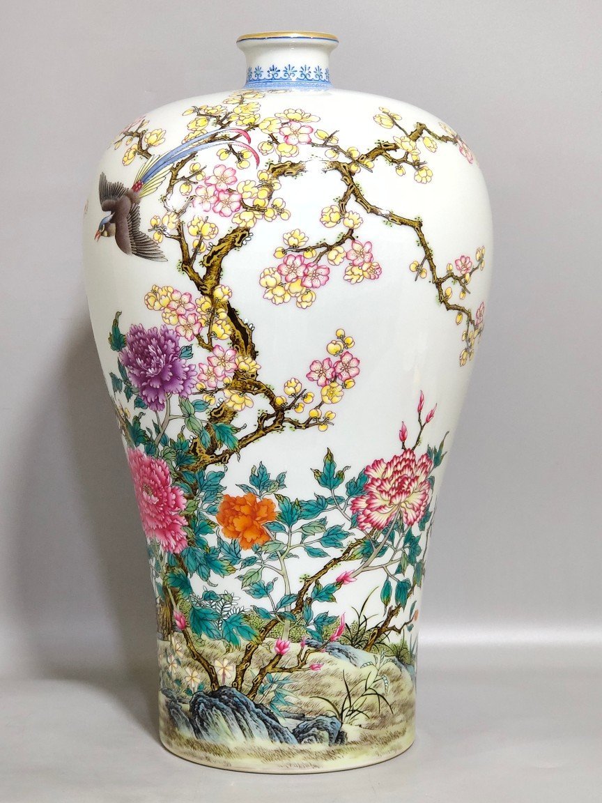 Qing Dynasty Yongzheng poems on flowers and birds plum vase