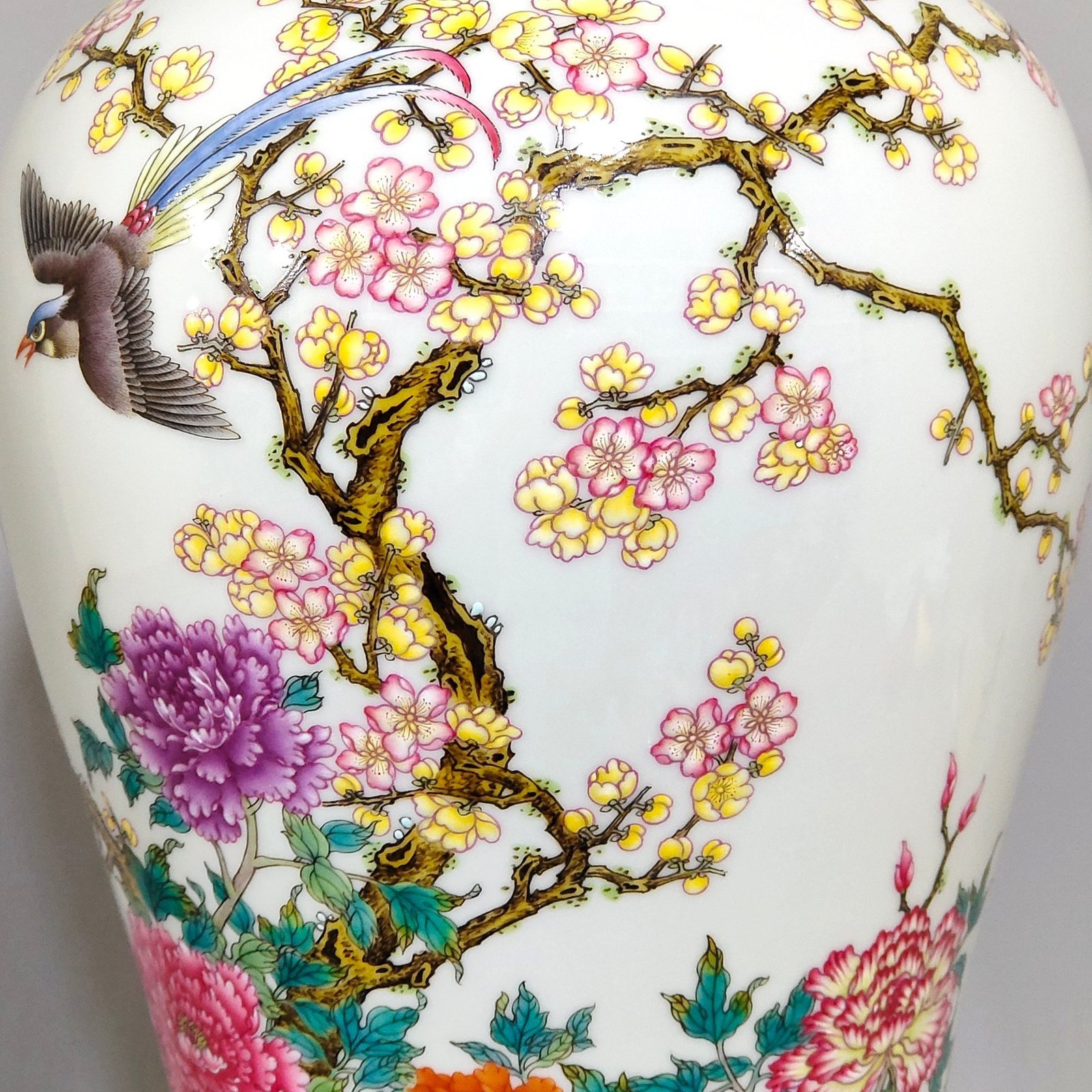 Qing Dynasty Yongzheng poems on flowers and birds plum vase
