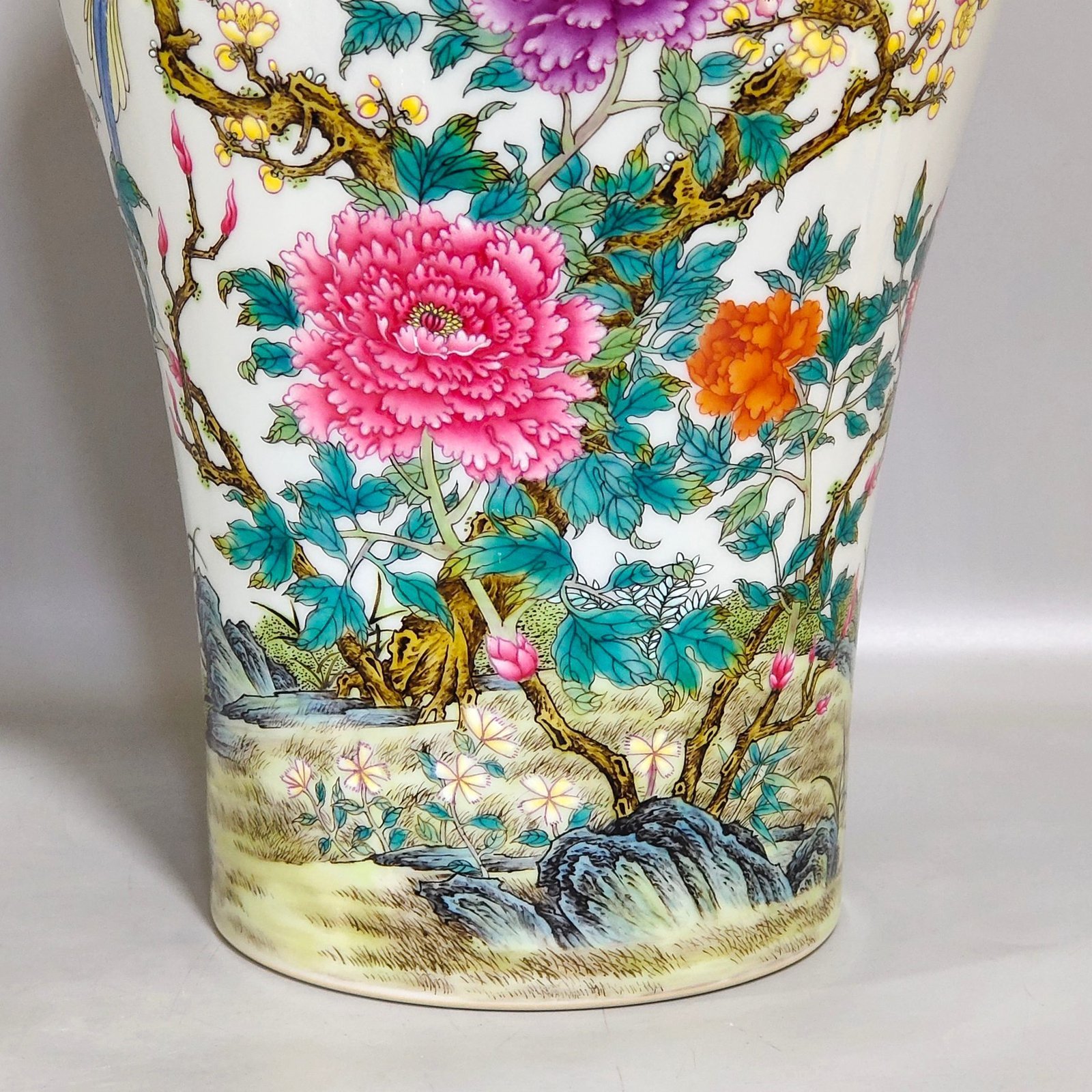 Qing Dynasty Yongzheng poems on flowers and birds plum vase