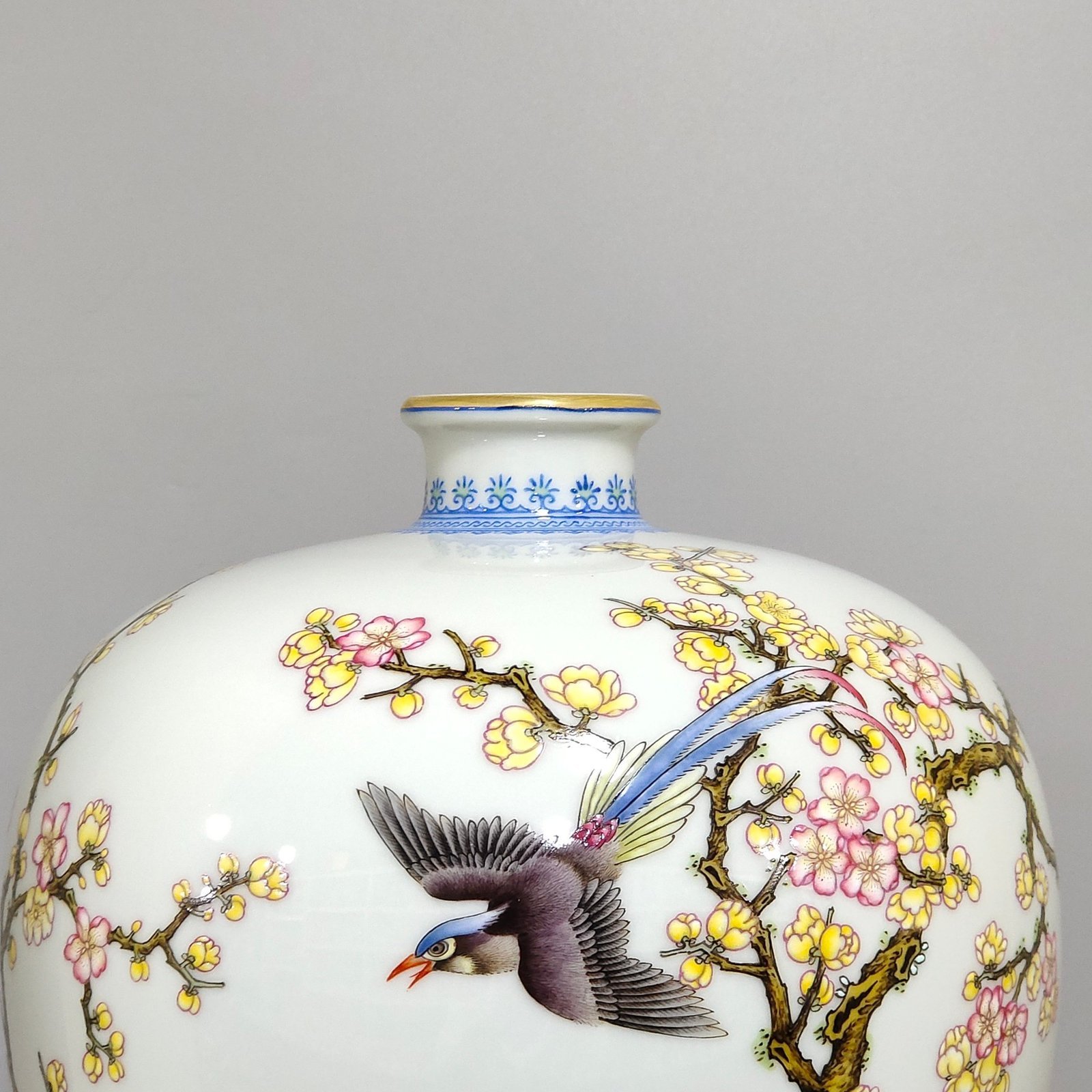 Qing Dynasty Yongzheng poems on flowers and birds plum vase