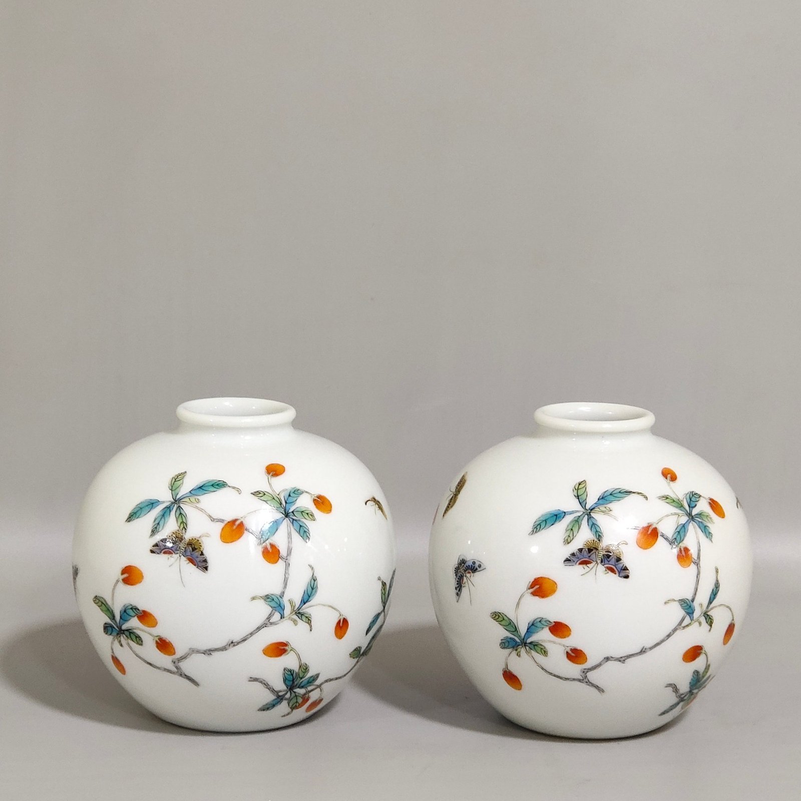 Qing Dynasty Yongzheng Gouqi flower butterfly bowl