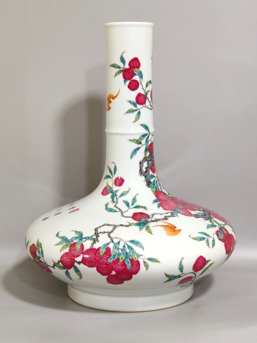 Qing Dynasty Yongzheng lychee flat belly vase