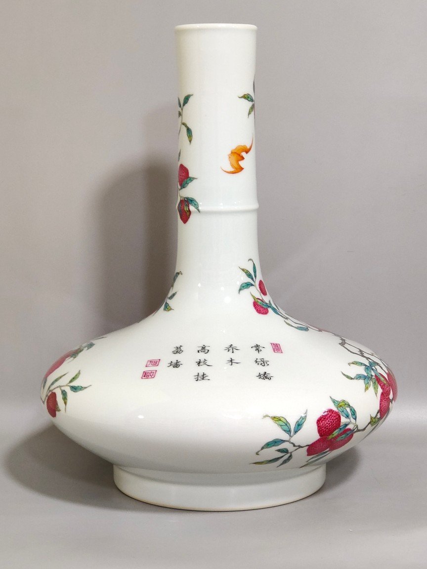 Qing Dynasty Yongzheng lychee flat belly vase