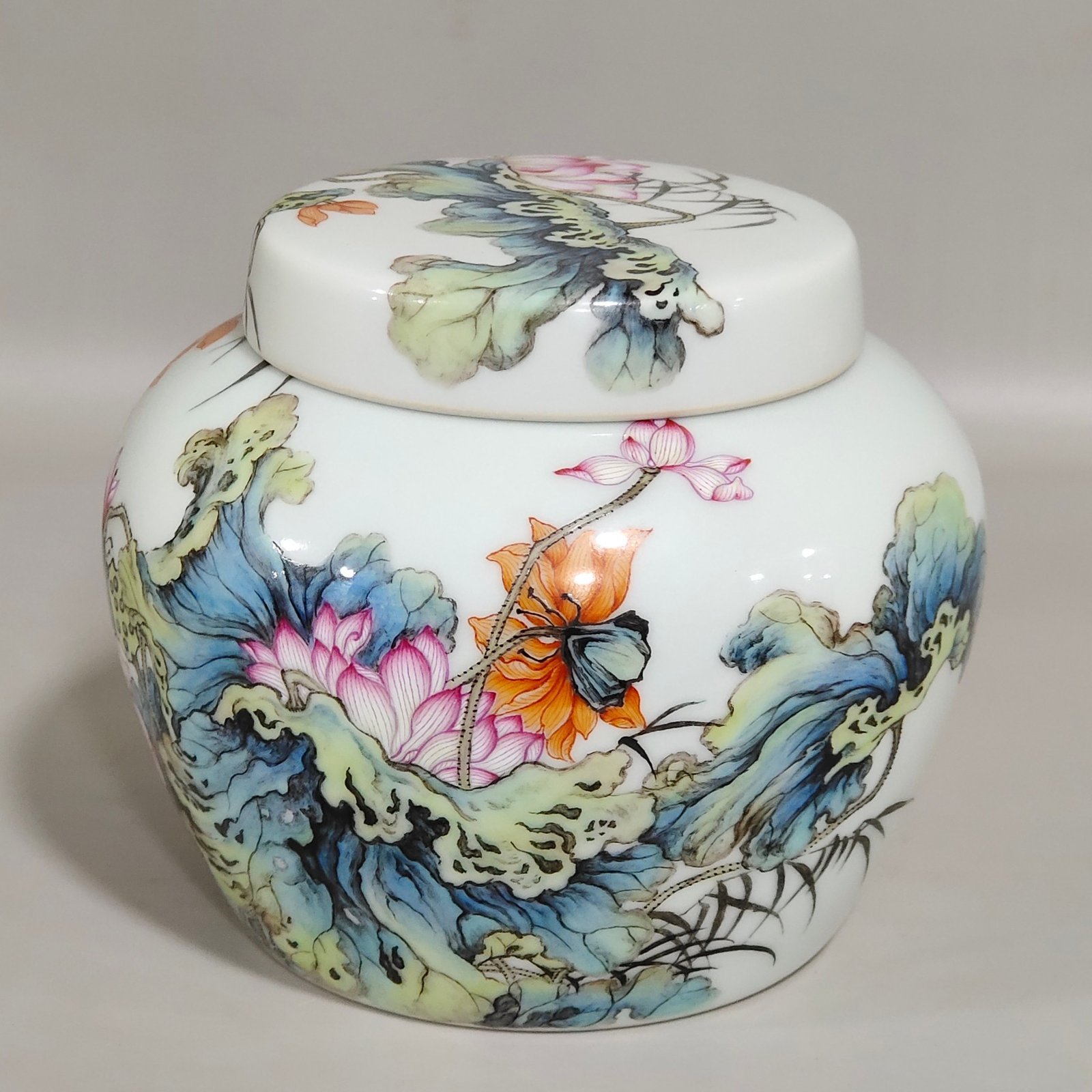 Qing Dynasty Yongzheng lotus poem tea can