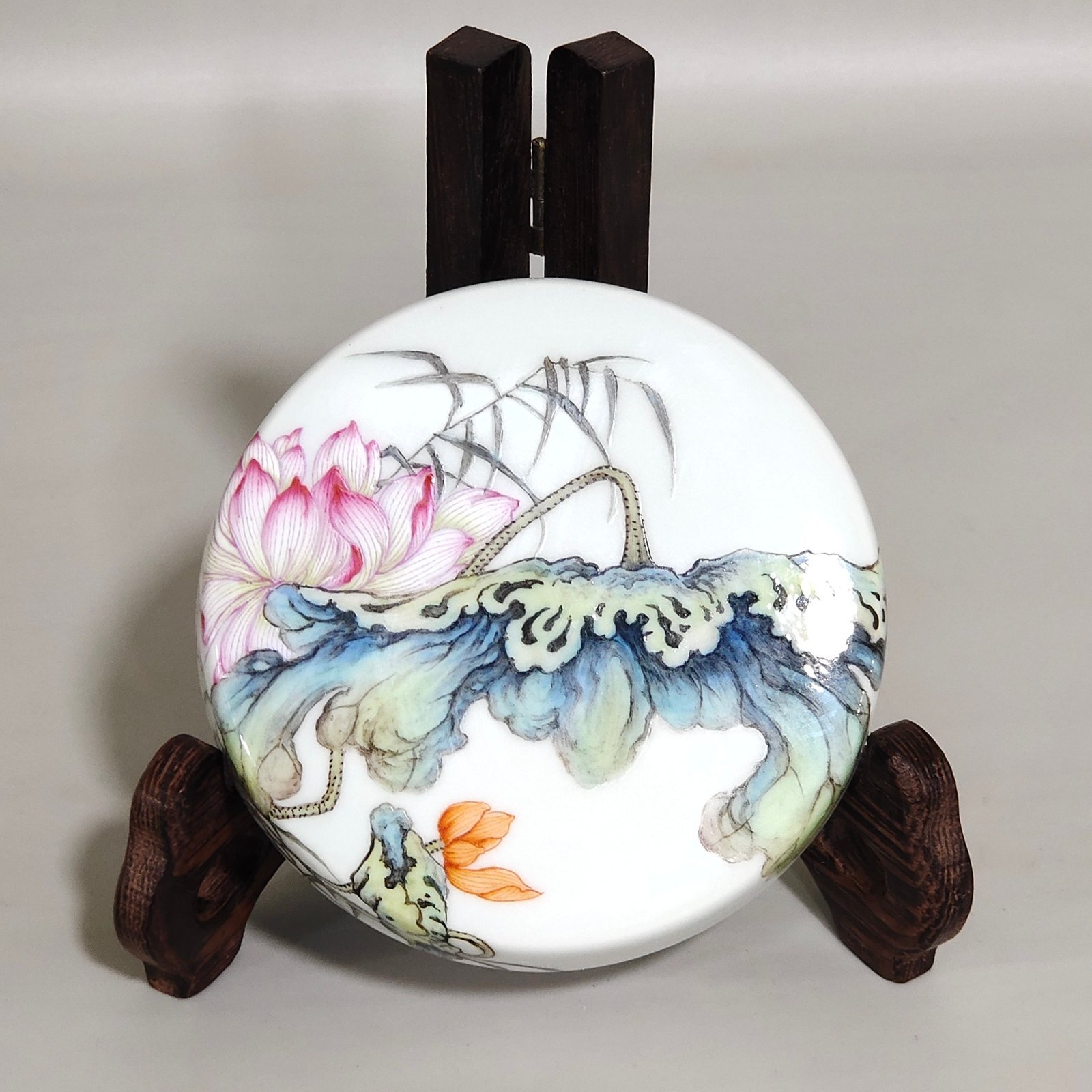 Qing Dynasty Yongzheng lotus poem tea can