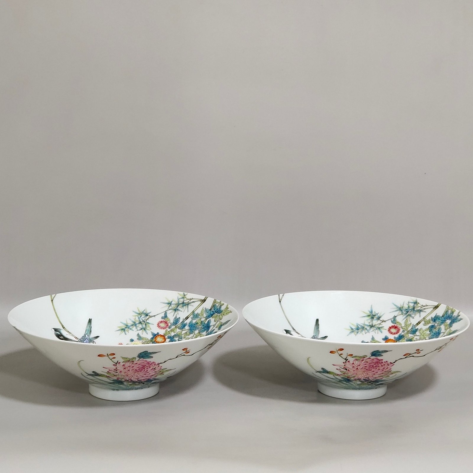 Qing Dynasty Yongzheng chrysanthemum bamboo flower and bird bamboo hat bowl