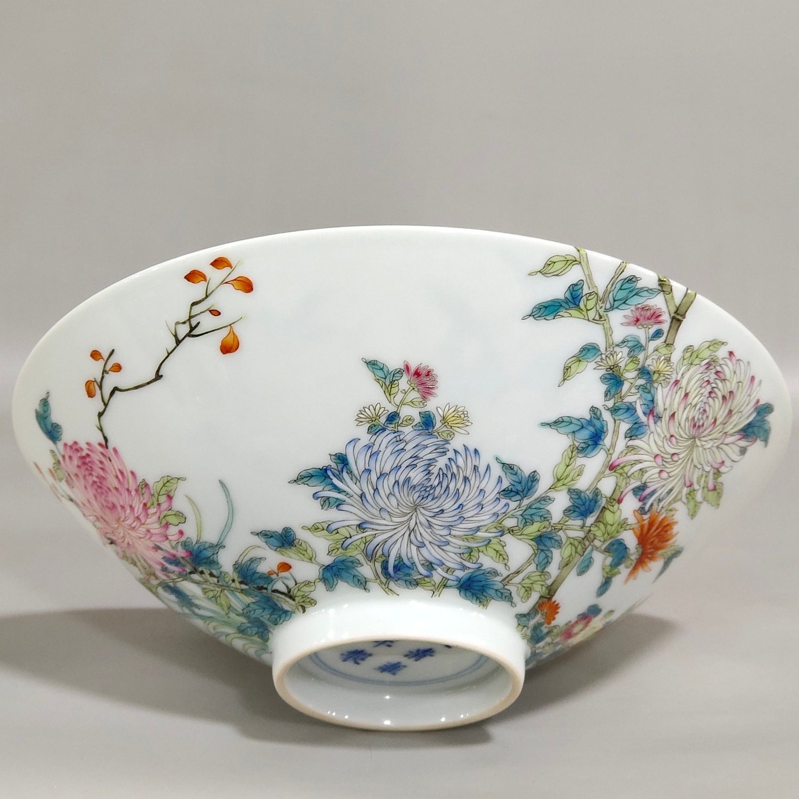 Qing Dynasty Yongzheng chrysanthemum bamboo flower and bird bamboo hat bowl